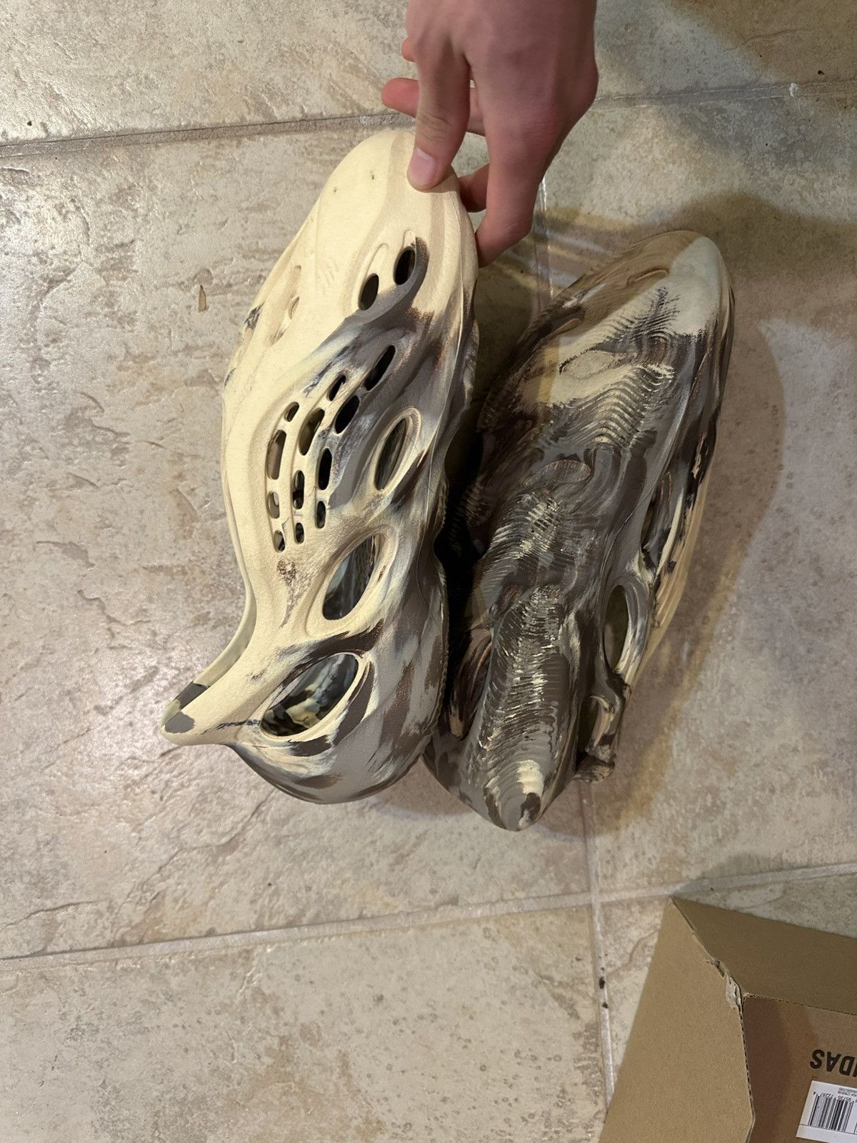 Kanye West yeezy foam rnnr mx cream DS w box sz 10 Size US 10 / EU 43 - 3 Thumbnail
