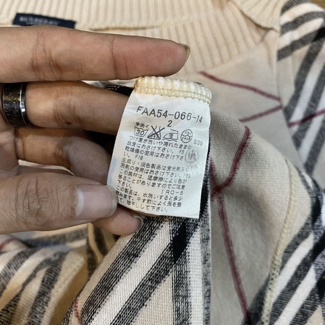 Burberry Burberry London women’s knit sweater (Japan-market piece) Size S / US 4 / IT 40 - 11 Thumbnail