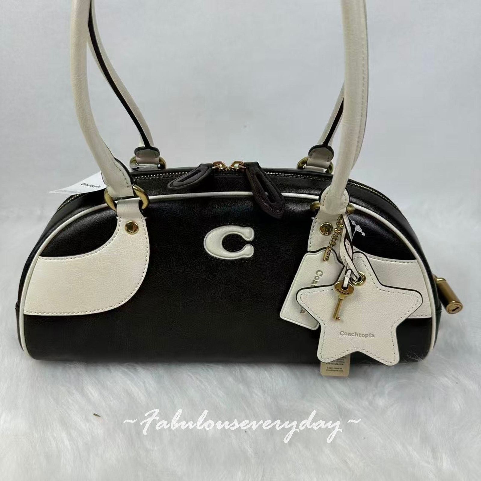 Coach Coach Coachtopia Bowling Shoulder Bag Black/Chalk CDU49 NWT Size ONE SIZE - 2 Thumbnail