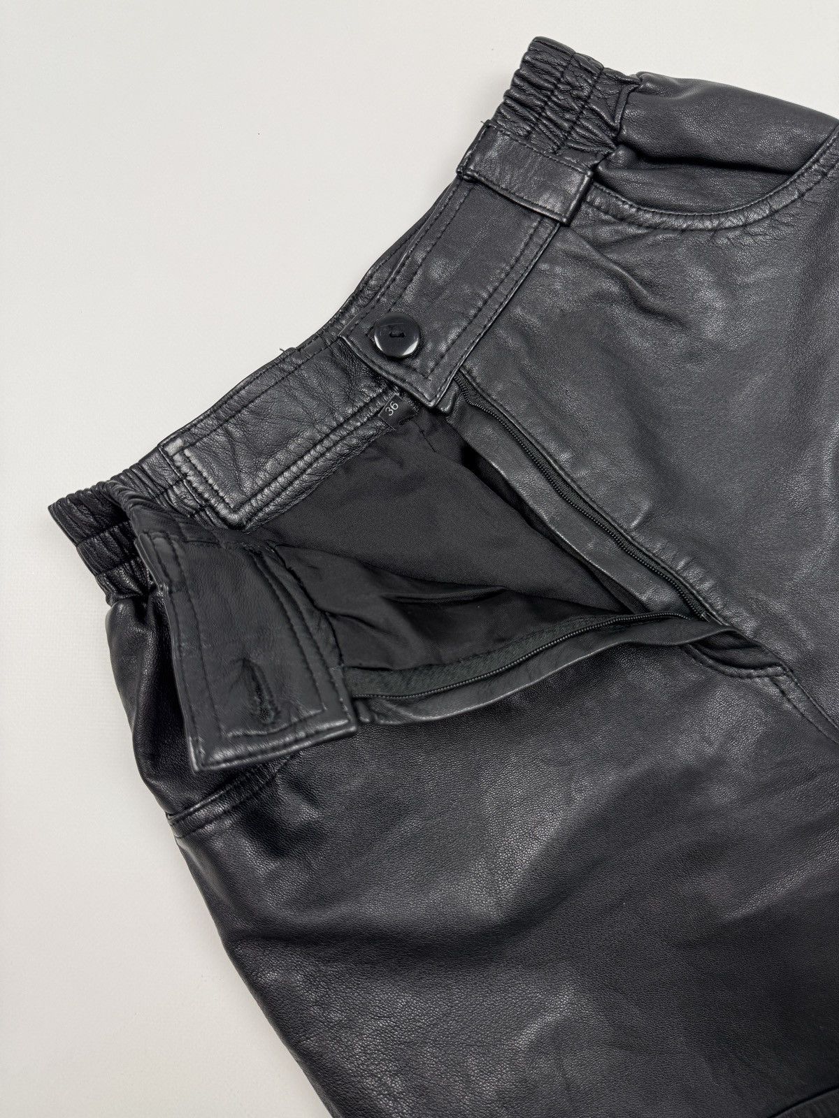 C&A 1990’s Vintage C&A Black Leather High Rise Bermuda Shorts Size 26" / US 2 / IT 38 - 3 Thumbnail