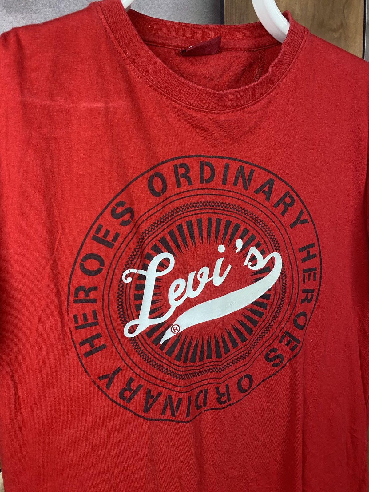 Levi's 📌Vintage 90s T-Shirt Levi’s Heroes Ordinary Red Tab VTG Tee📌 Size US L / EU 52-54 / 3 - 2 Thumbnail