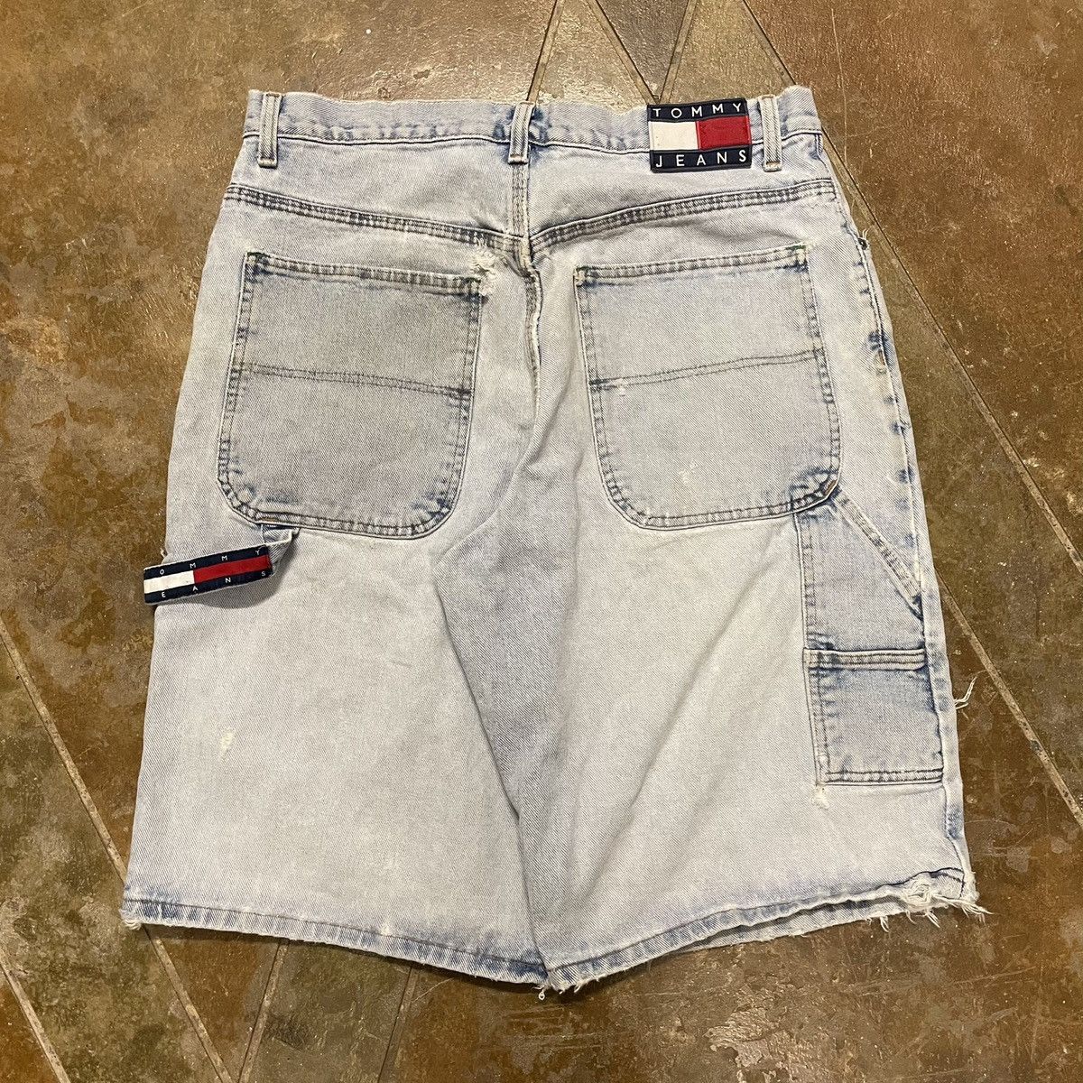 Vintage Vintage 1990’s Distressed & Worn Tommy Hilfiger Shorts Size US 32 / EU 48 - 4 Thumbnail