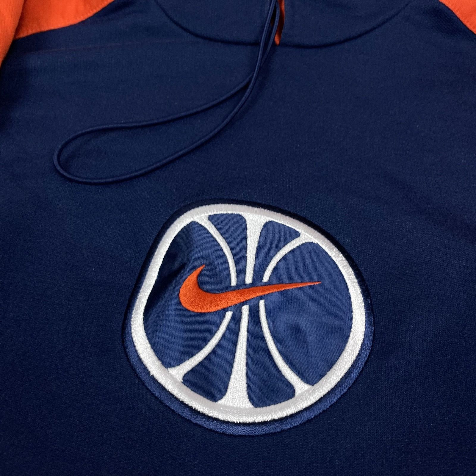 Nike × Vintage VTG Nike Men Navy Orange Basketball Swoosh Pullover Hoodie L Size US L / EU 52-54 / 3 - 4 Thumbnail