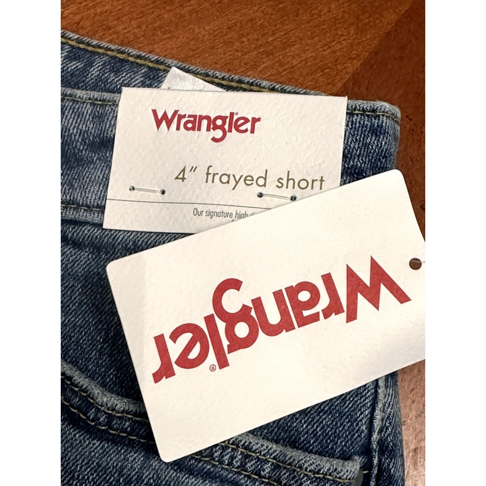 Wrangler Wrangler High Rise 4" Inseam Frayed Hem Jean Shorts Jorts 6 Size 28" / US 6 / IT 42 - 8 Thumbnail