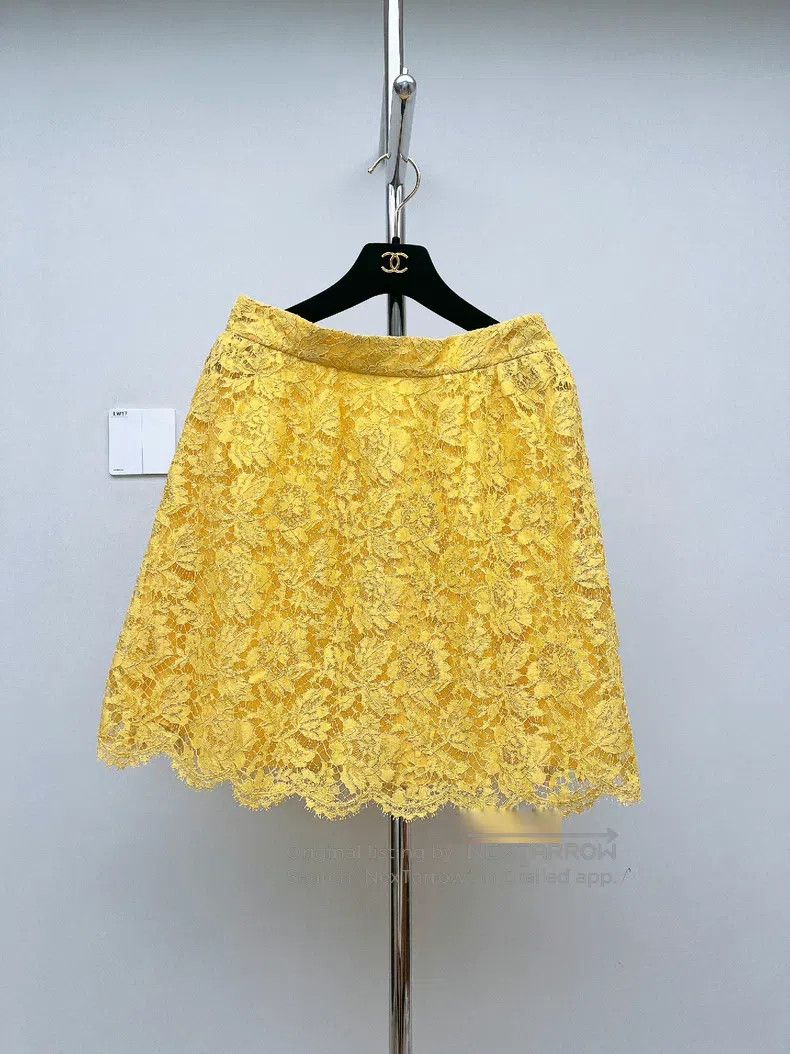 Valentino Valentino Skirt Size S / US 4 / IT 40 - 1 Thumbnail