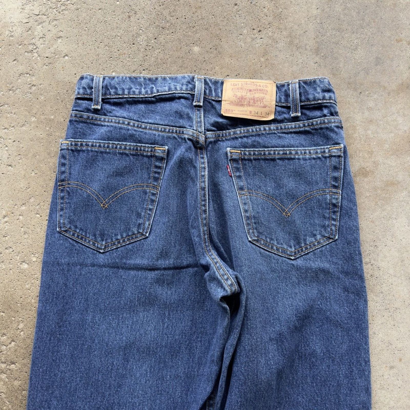 Vintage Vintage 90s Levi's 550 Made in USA Jeans Dark Wash Size US 33 - 4 Thumbnail