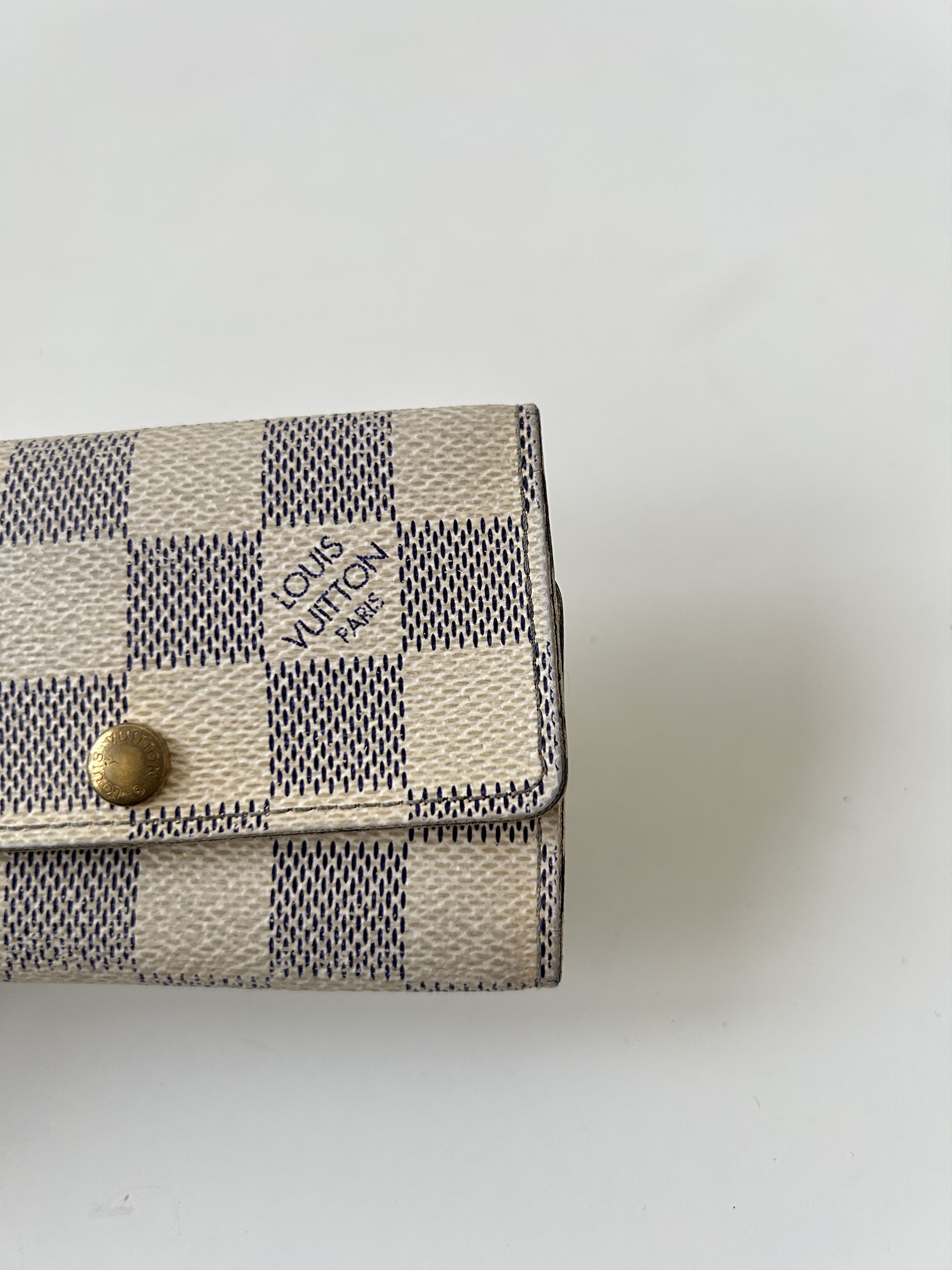 Louis Vuitton Louis Vuitton damier azur key holder Size ONE SIZE - 3 Thumbnail