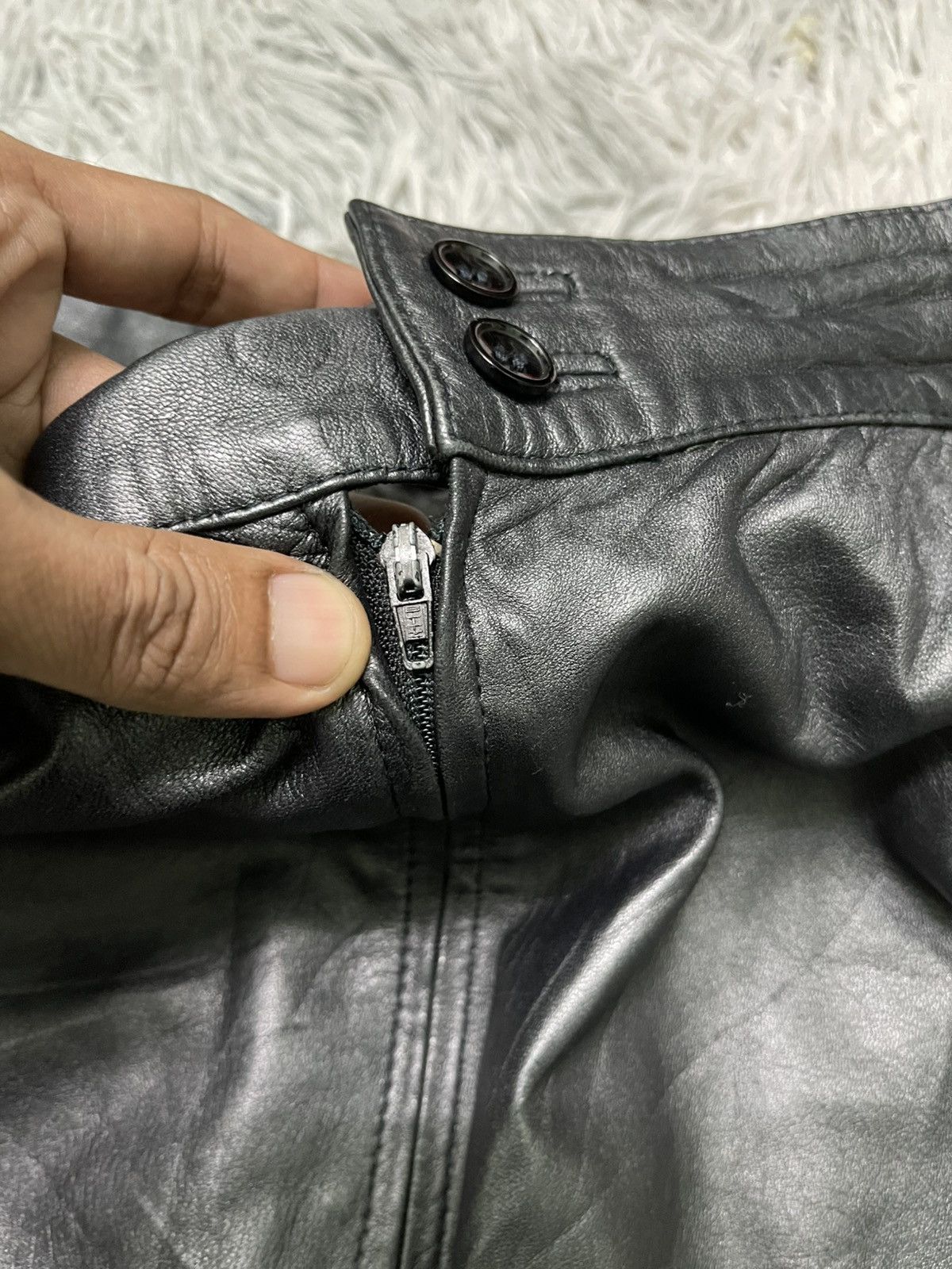 Fendi 80s FENDI LAMB LEATHER MINI SKIRT RARE SIDE POCKET Size 28" / US 6 / IT 42 - 5 Thumbnail