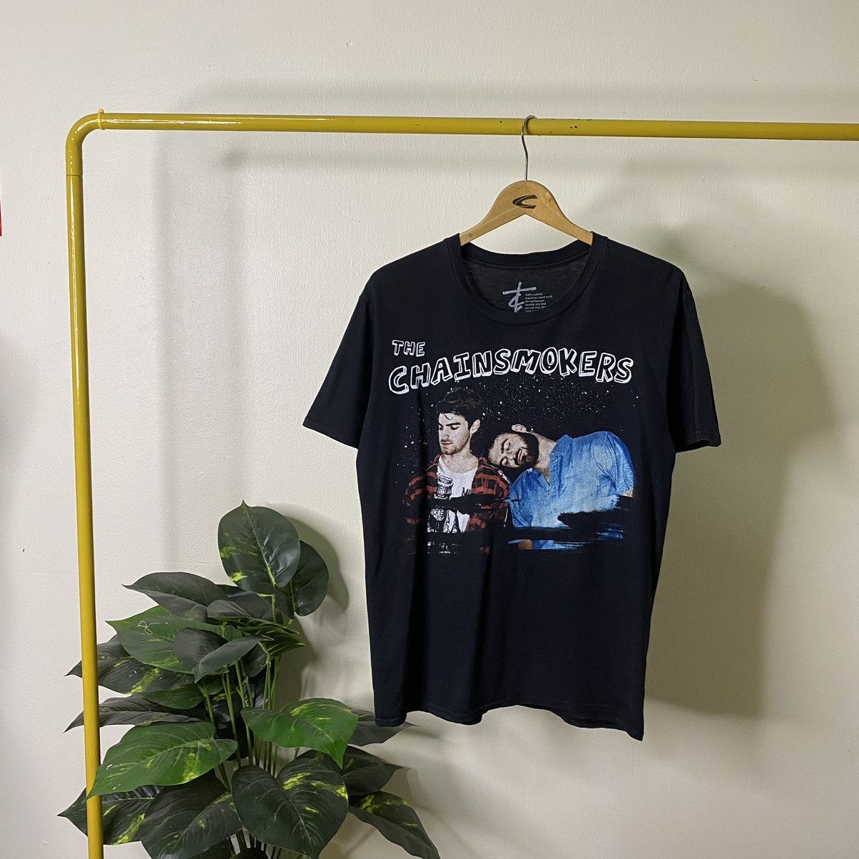 Band Tees The Chainsmokers Memories...Do Not Open 2018 Tour Tee Size US M / EU 48-50 / 2 - 1 Thumbnail