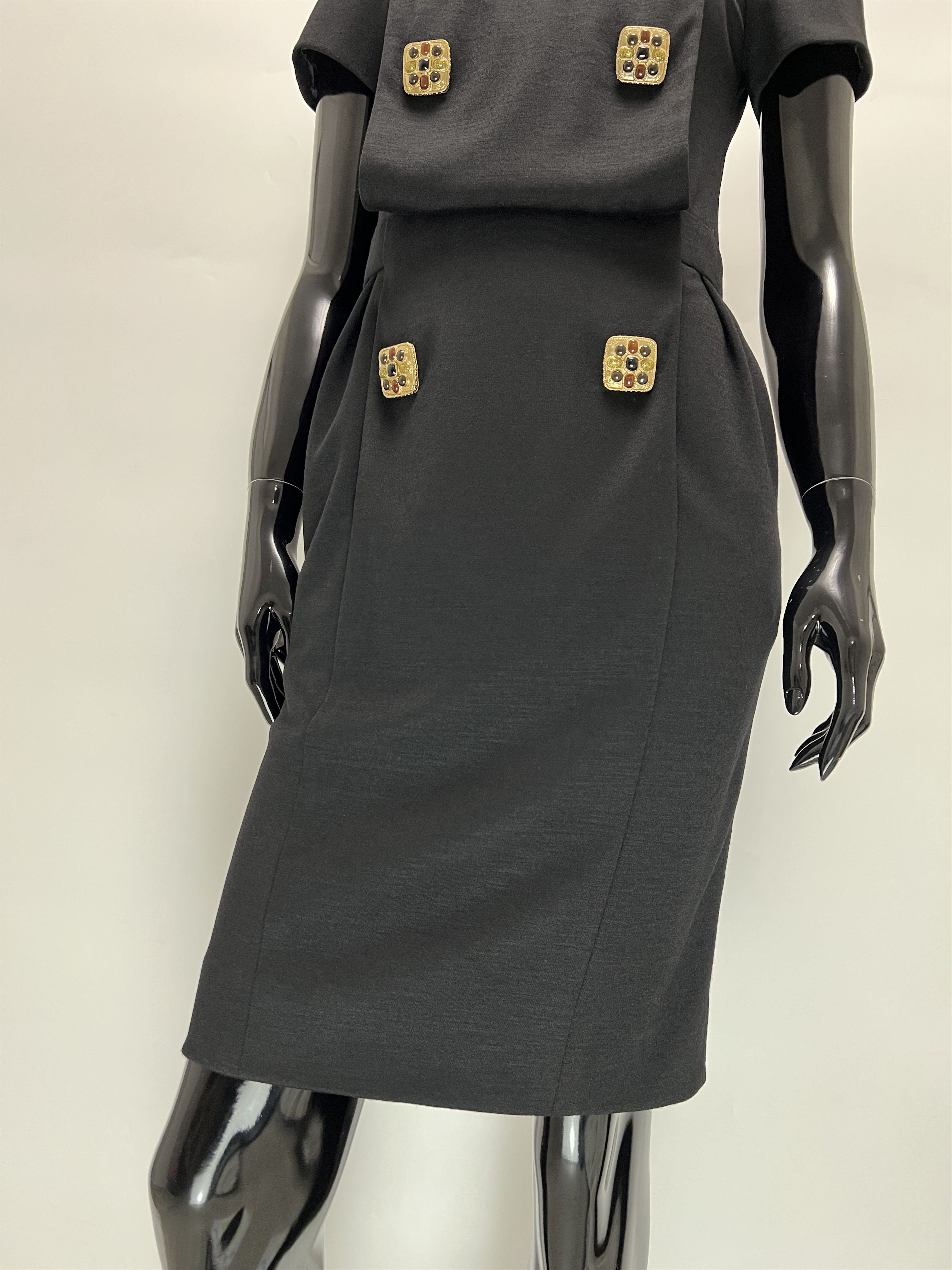 Chanel Chanel 100% Wool Short Sleeve Dress Rhinestones Decoration Size XS / US 0-2 / IT 36-38 - 8 Thumbnail