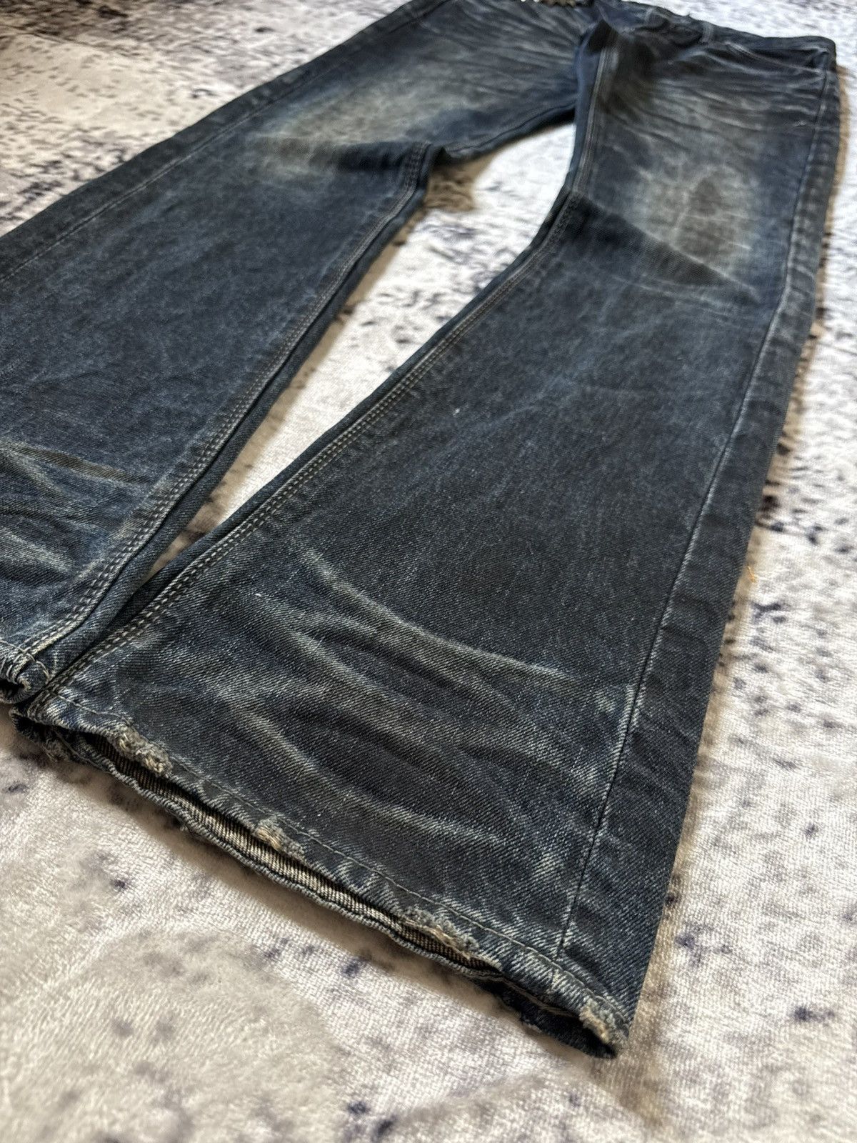 GOSTAR DE FUGA Fuga Japan Shadow Wash Coated Claw Mark Flared Jeans Size US 30 / EU 46 - 11 Thumbnail