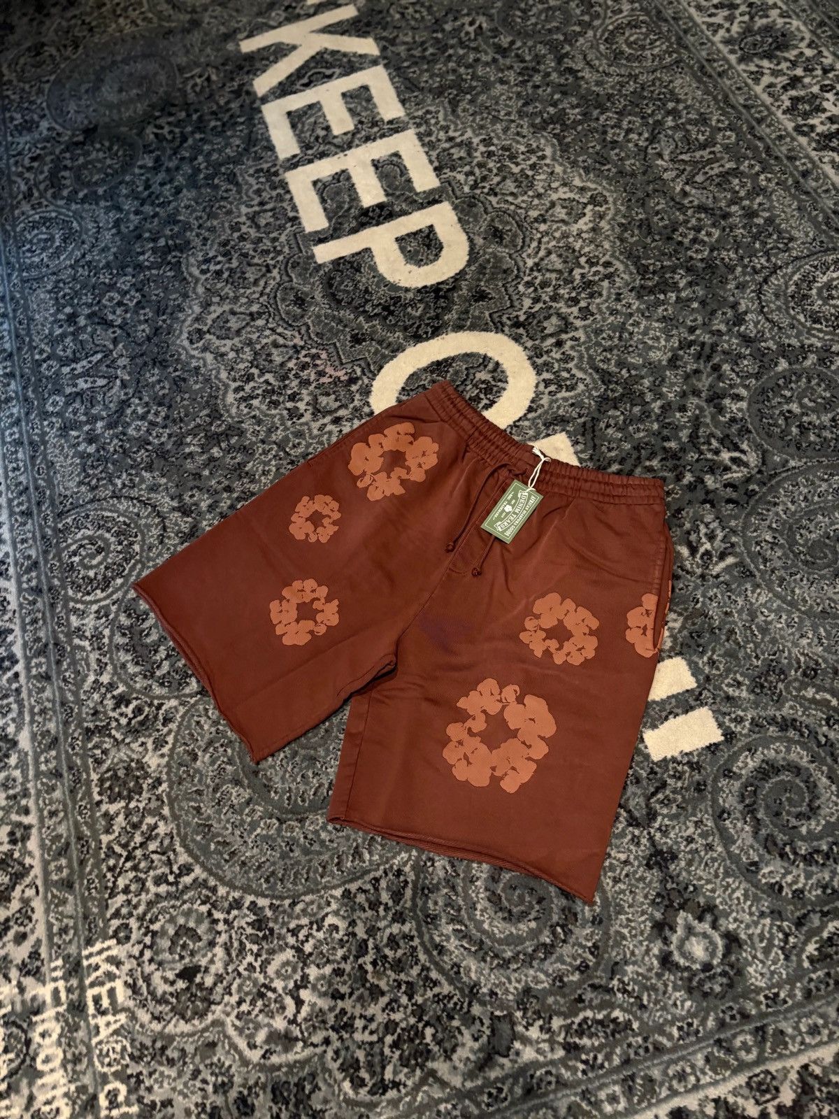 DENIM TEARS Denim Tears Brown Mono Wreath Shorts DS Medium Size US 32 / EU 48 - 1 Thumbnail