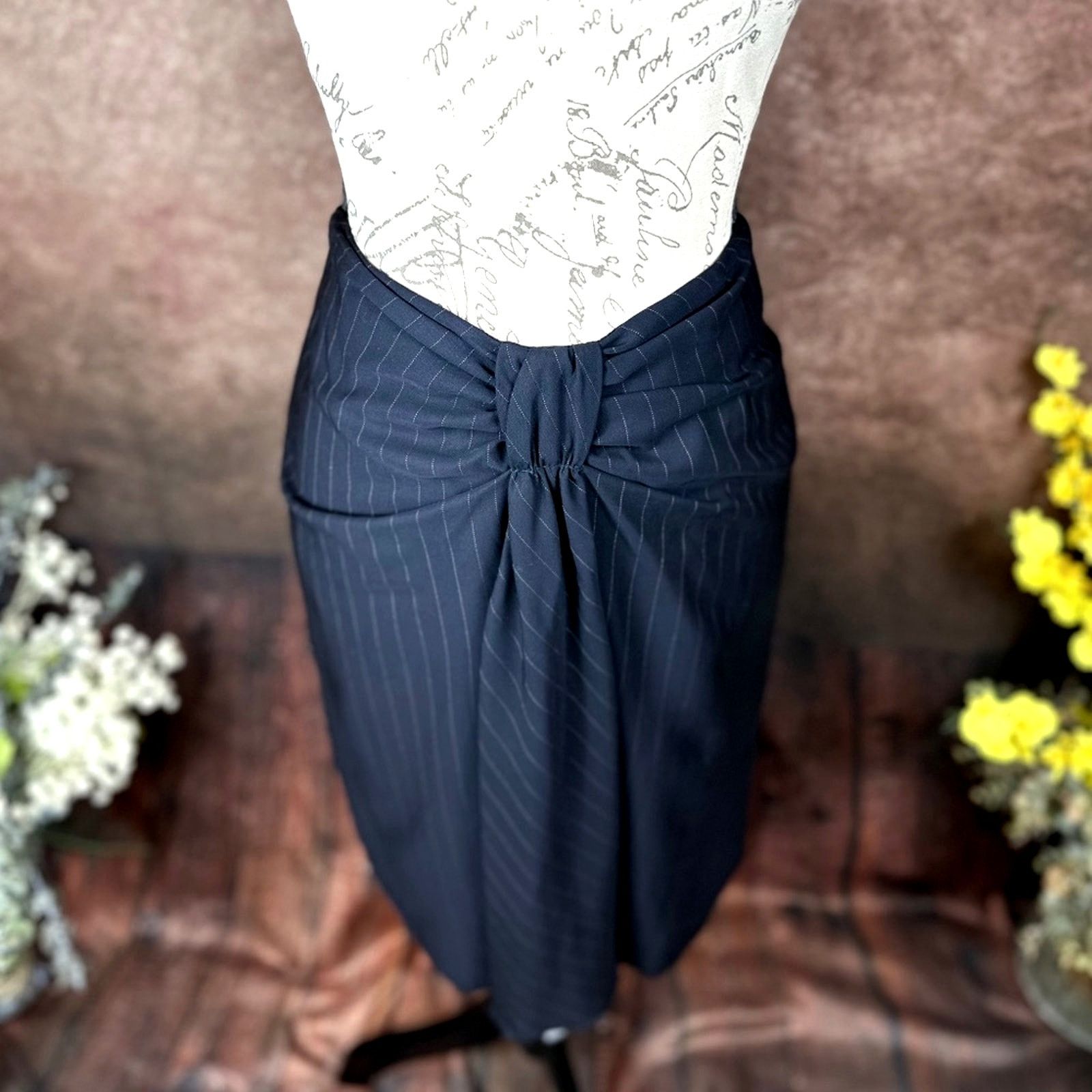 Armani Collezioni Armani Collezioni Bow Front Pin Stripe Skirt Midnight 10 Size L / US 10 / IT 46 - 6 Thumbnail