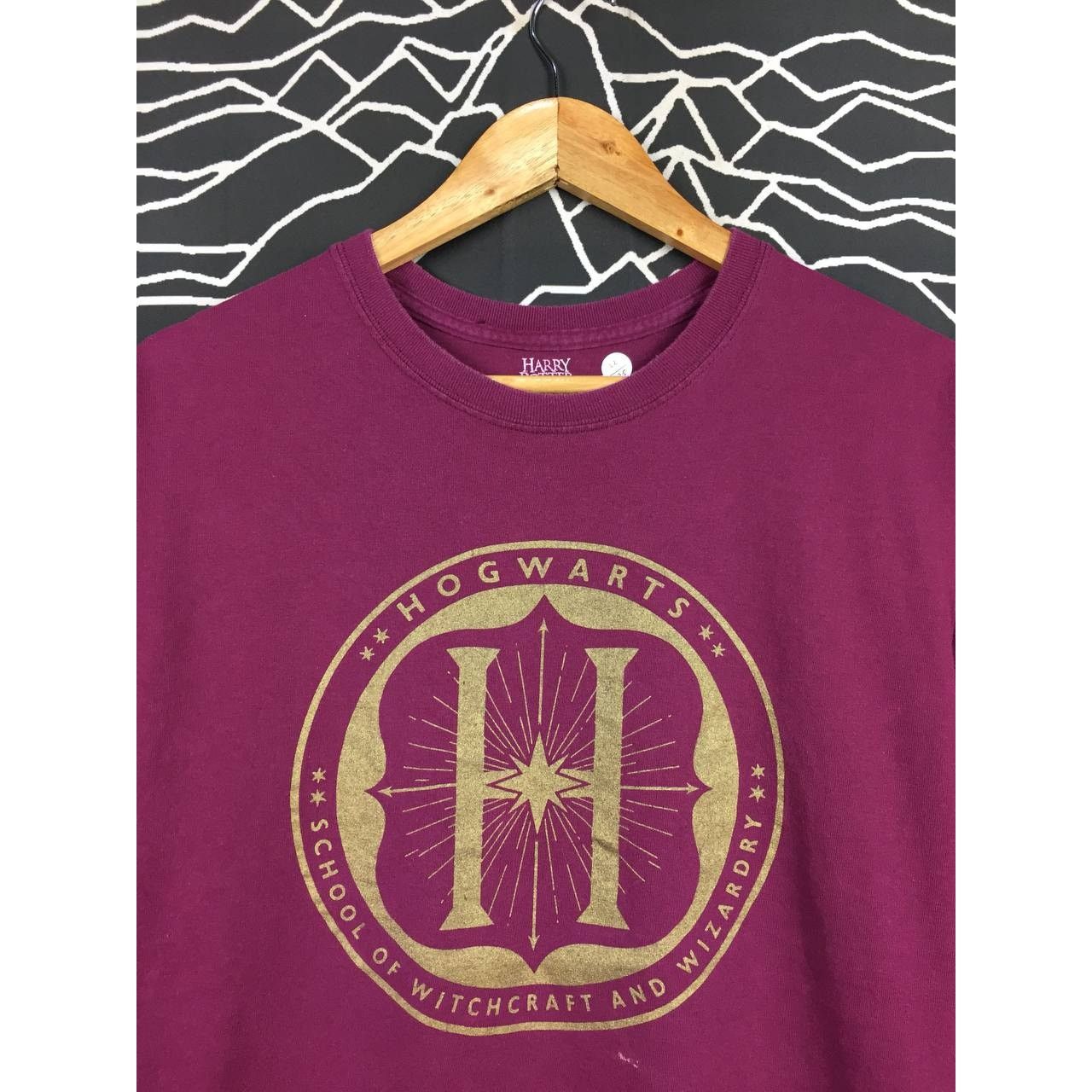 Vintage Harry Potter And The Cursed Child Hogwarts School Logo Tee Size US L / EU 52-54 / 3 - 3 Thumbnail