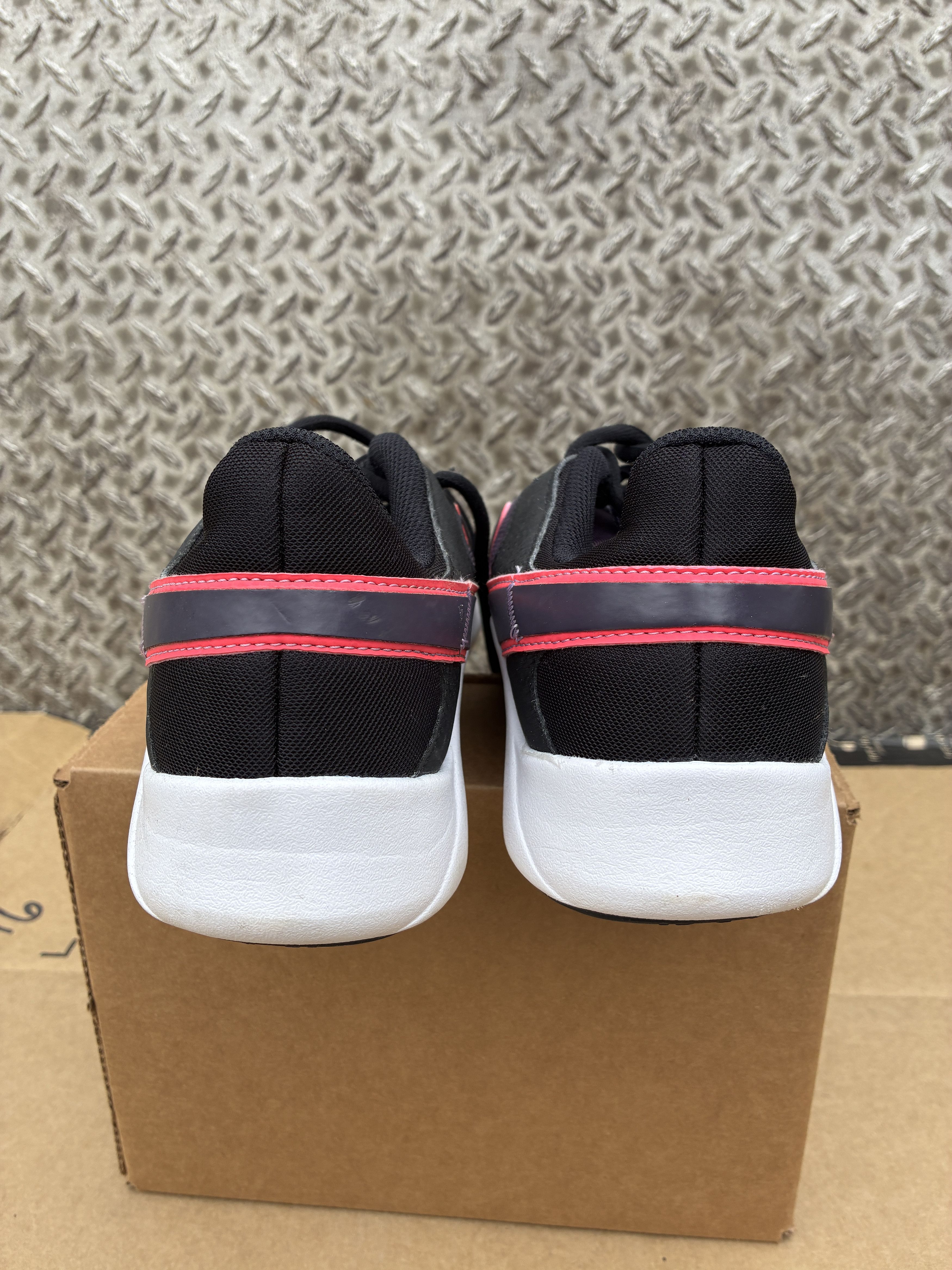 Nike Nike Legend Essential 2 Women’s Black Hyper Pink Size 9 Size US 9 / IT 39 - 3 Thumbnail
