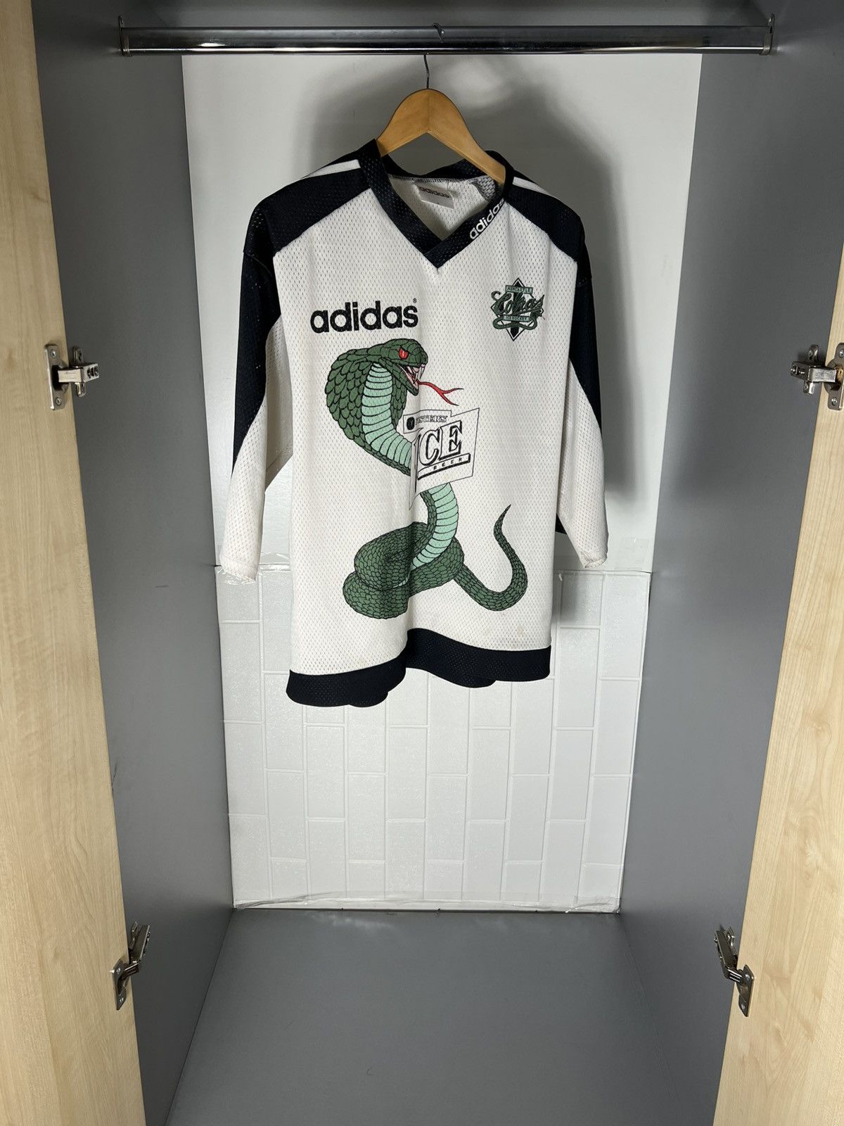 Adidas VINTAGE ADIDAS NEW CASTLE UNITED HOCKEY RETRO JERSEY Y2K 90s Size US S / EU 44-46 / 1 - 2 Thumbnail