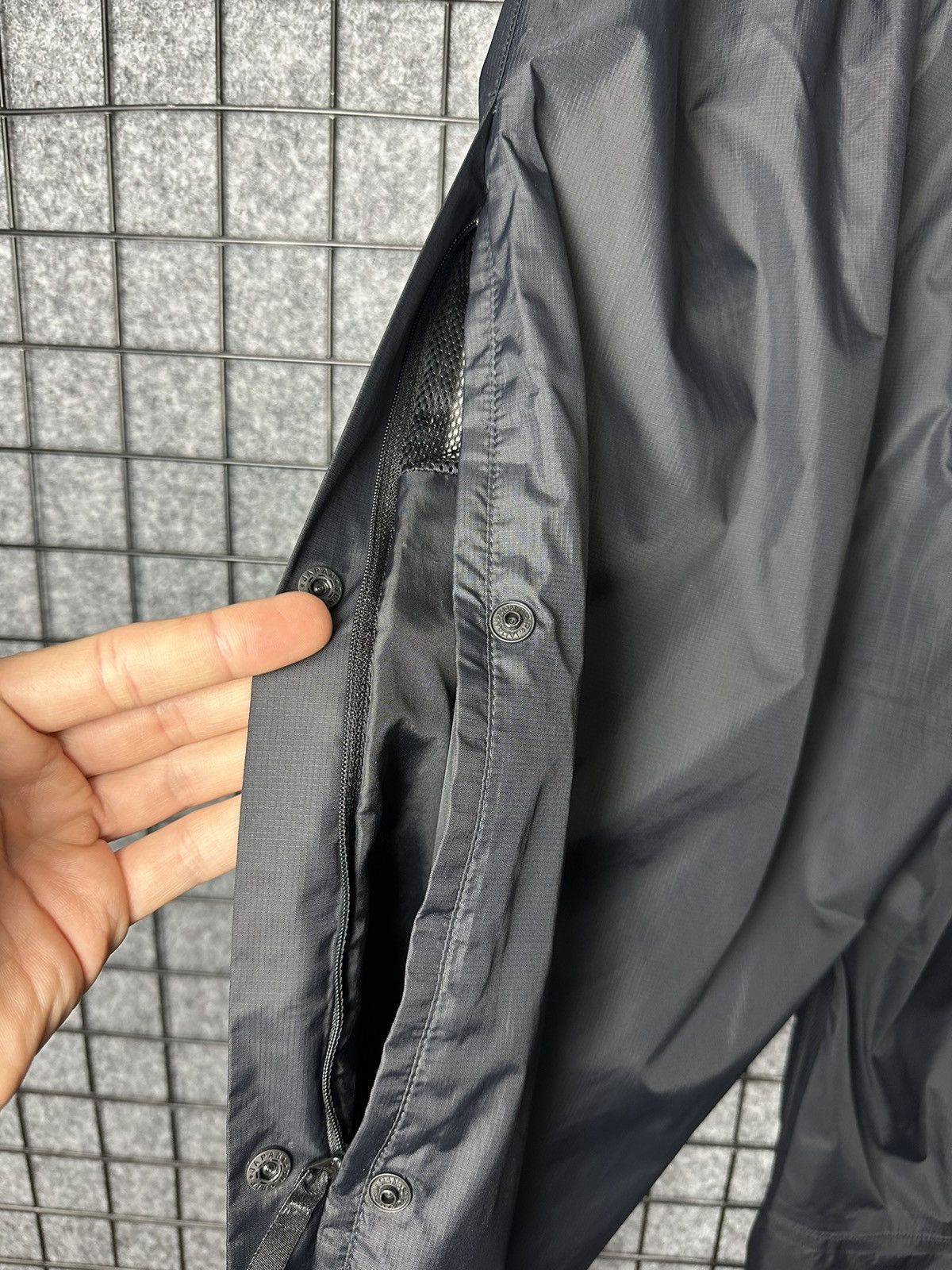 Berghaus Berghaus Outdoor Techwear Snap Button Nylon Pants Size 12 Size 26" / US 2 / IT 38 - 8 Thumbnail