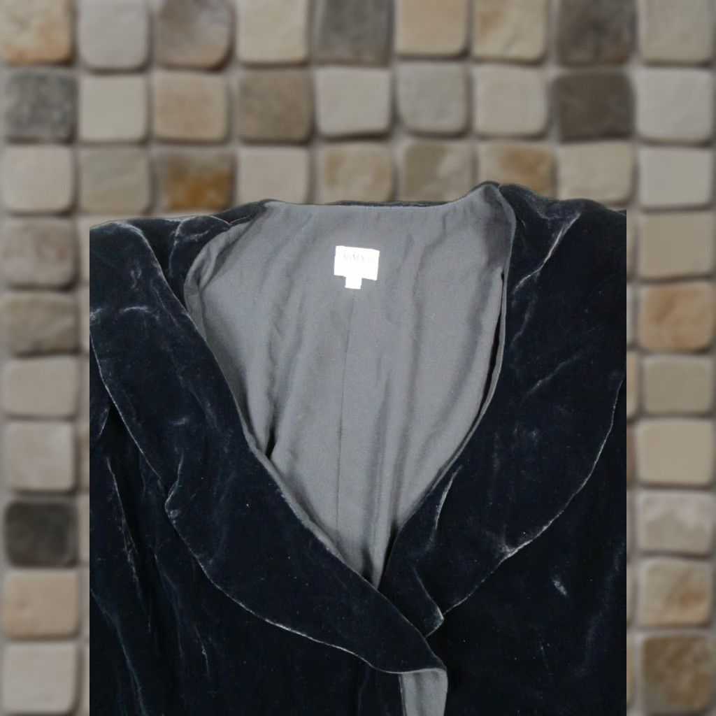 Armani VINTAGE Armani Collezioni Jacket Womens 12 Black Velvet Blazer Size XL / US 12-14 / IT 48-50 - 1 Thumbnail