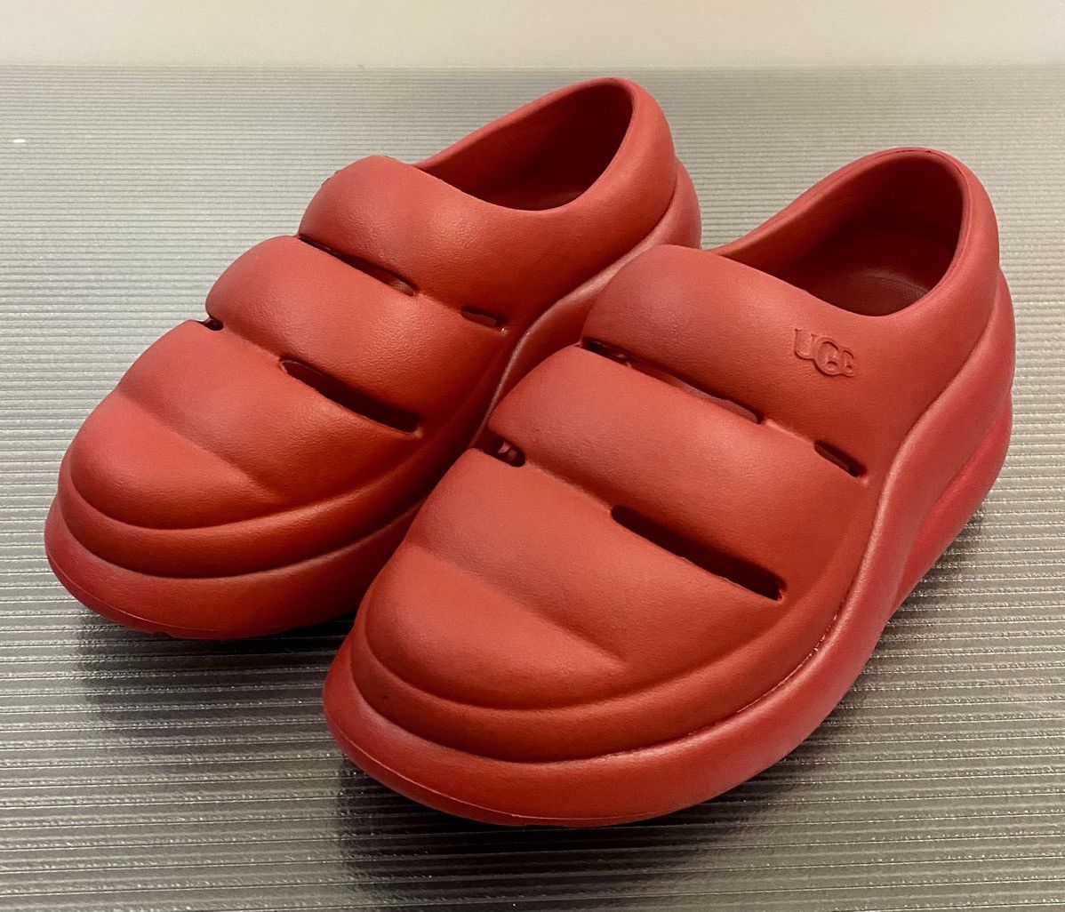 Ugg Ugg Sport Yeah Molded Clog Samba Red Women Size 9 VGC Size US 9 / IT 39 - 1 Thumbnail