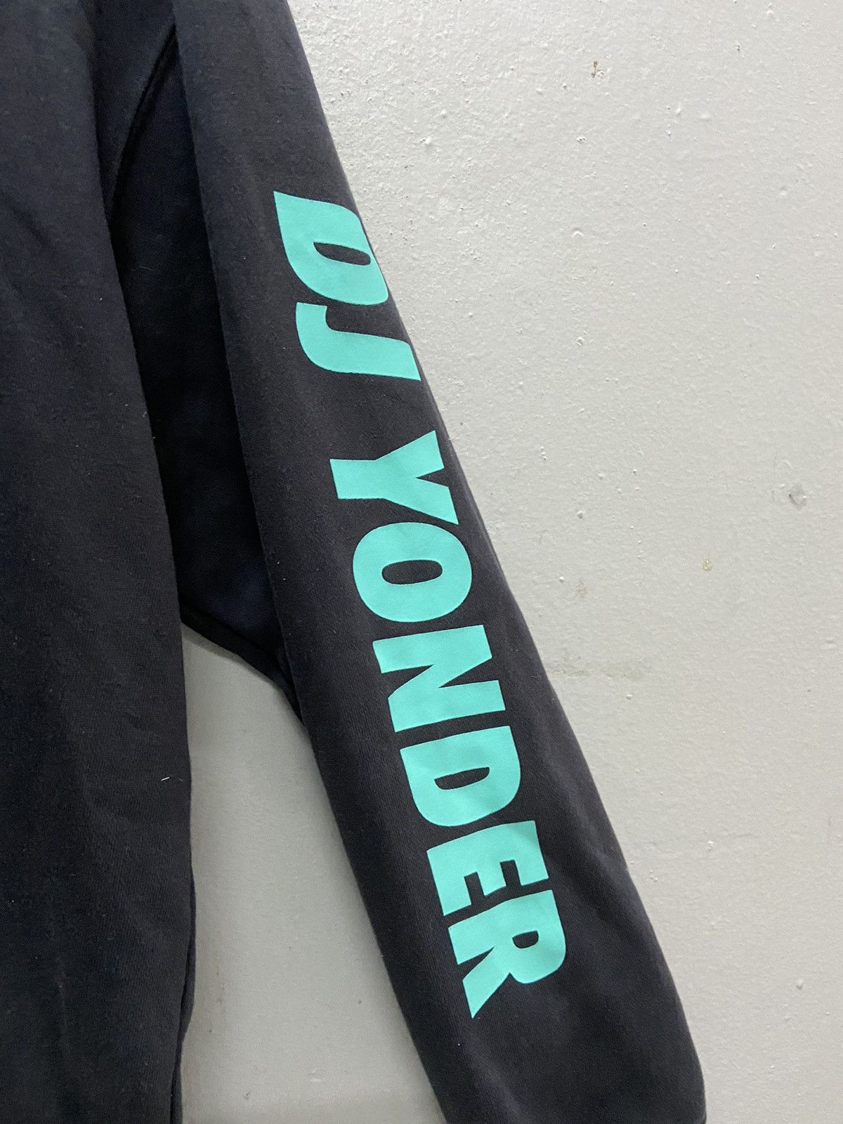 Uniqlo FORTNITE X UNIQLO DJ YONDER BLACK HOODIE Size US M / EU 48-50 / 2 - 4 Thumbnail