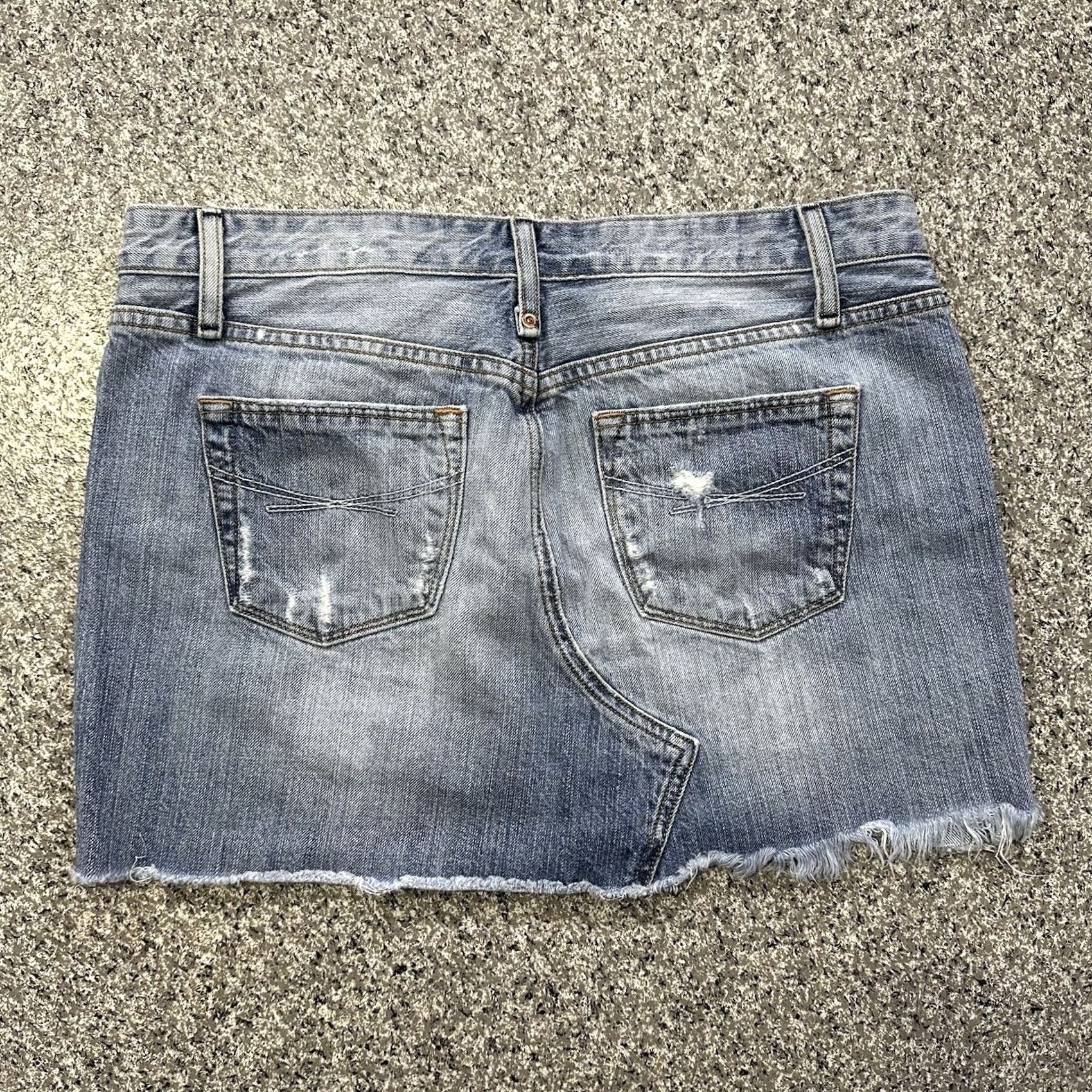 Gap Gap 1969 Skirt Womens 4 Mini Distressed Light Wash Denim Jeans Blue Pockets Shorts 90s Style Mens Womens Girls Size 27" / US 4 / IT 40 - 4 Thumbnail