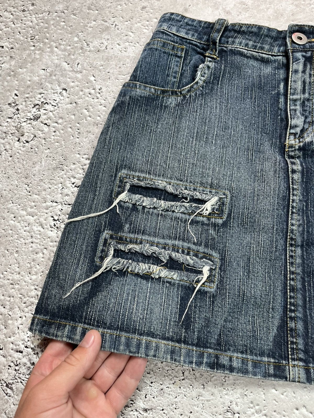Other Y2K Distressed Denim Mini Skirt Women’s Size S Size 28" / US 6 / IT 42 - 5 Thumbnail