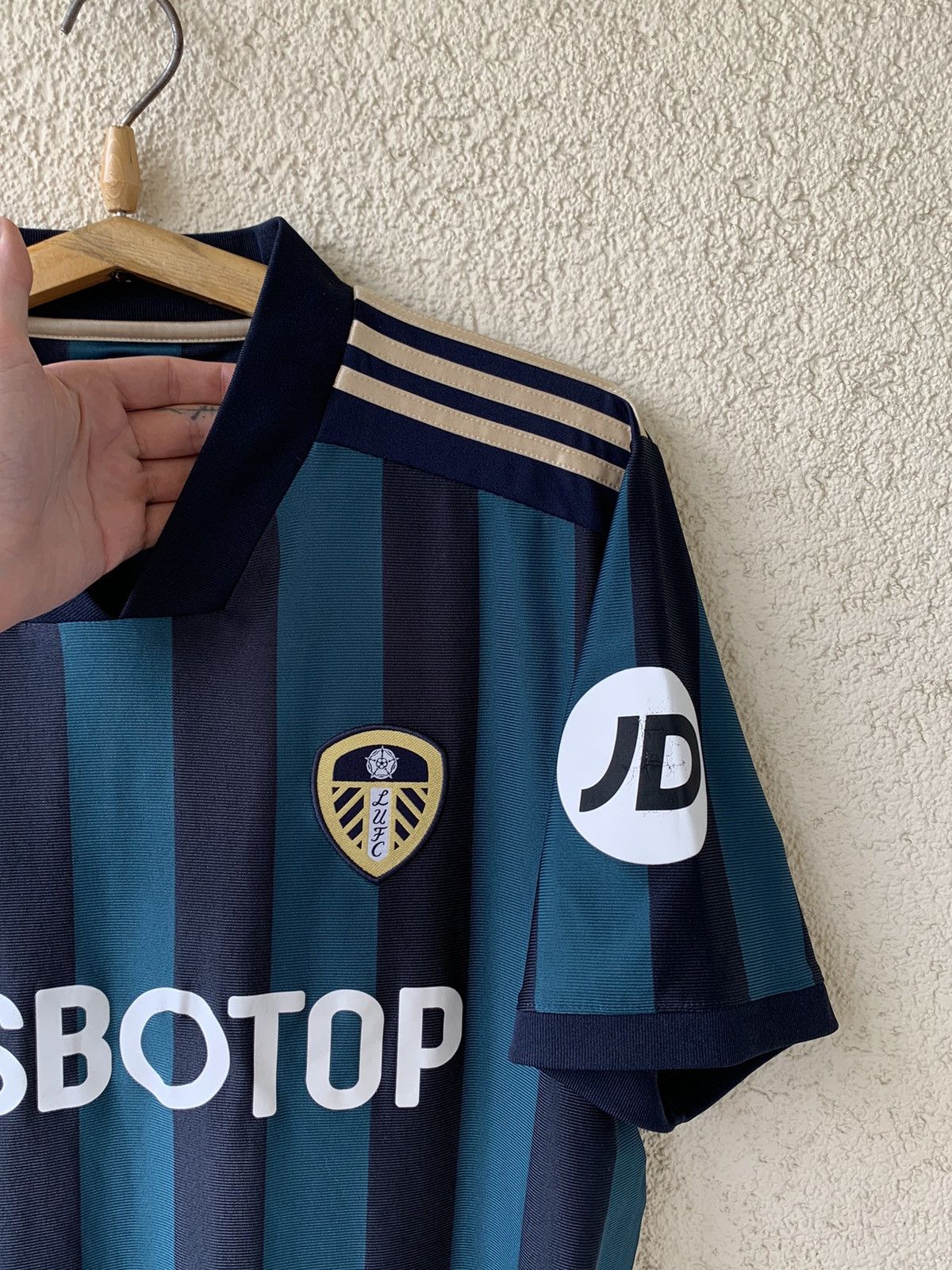 Adidas ADIDAS LUFC SBOTOP AEROREADY PREMIER LEAGUE JERSEY TEE Size US XL / EU 56 / 4 - 4 Thumbnail