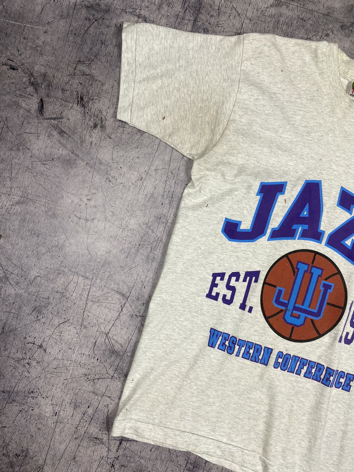 NBA × Vintage Vintage 90s Utah Jazz NBA T shirt Tee Size S Size US L / EU 52-54 / 3 - 3 Thumbnail