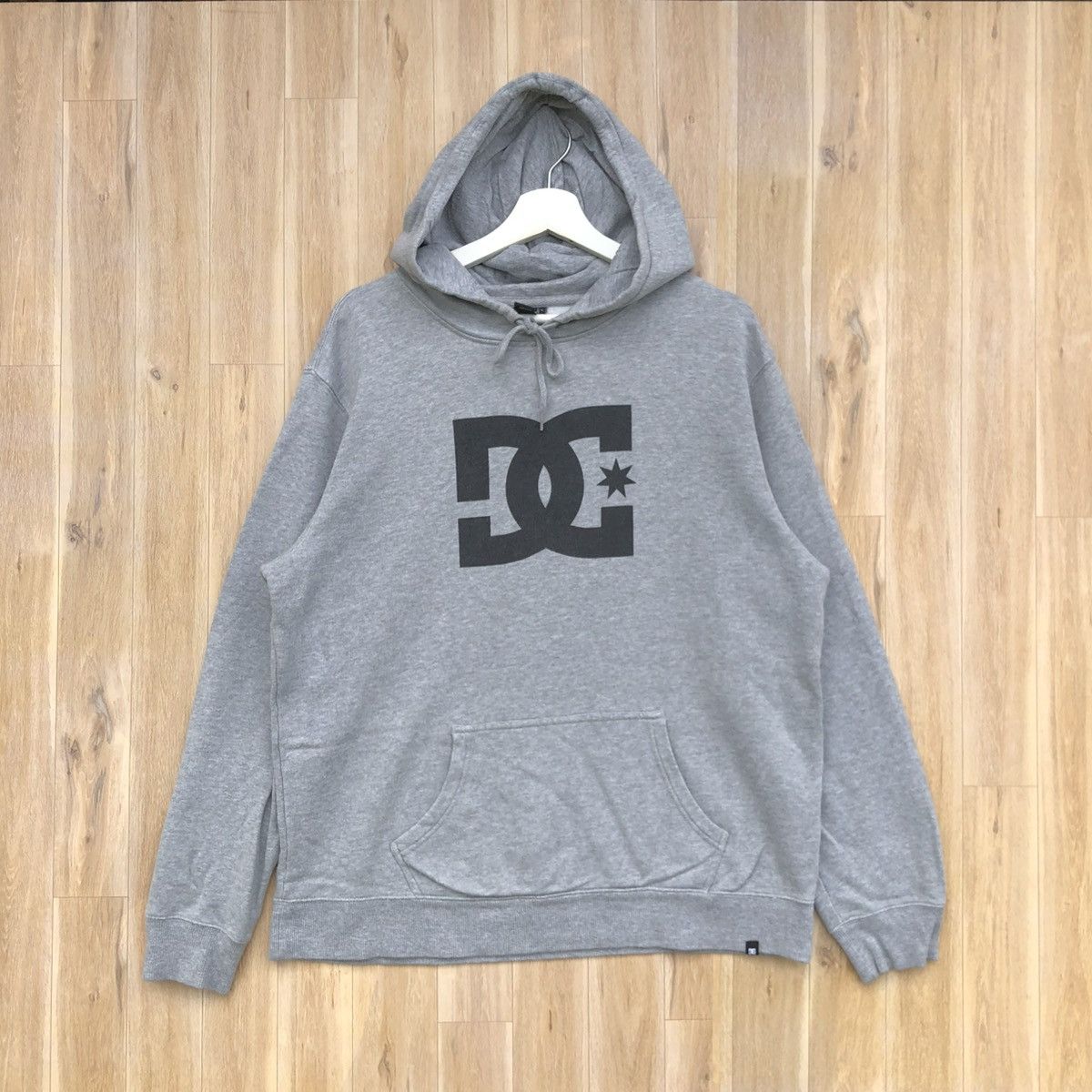 DC Vintage Dc Shoes Hoodie Pullover Skateboard Sweatshirt Size US L / EU 52-54 / 3 - 1 Thumbnail