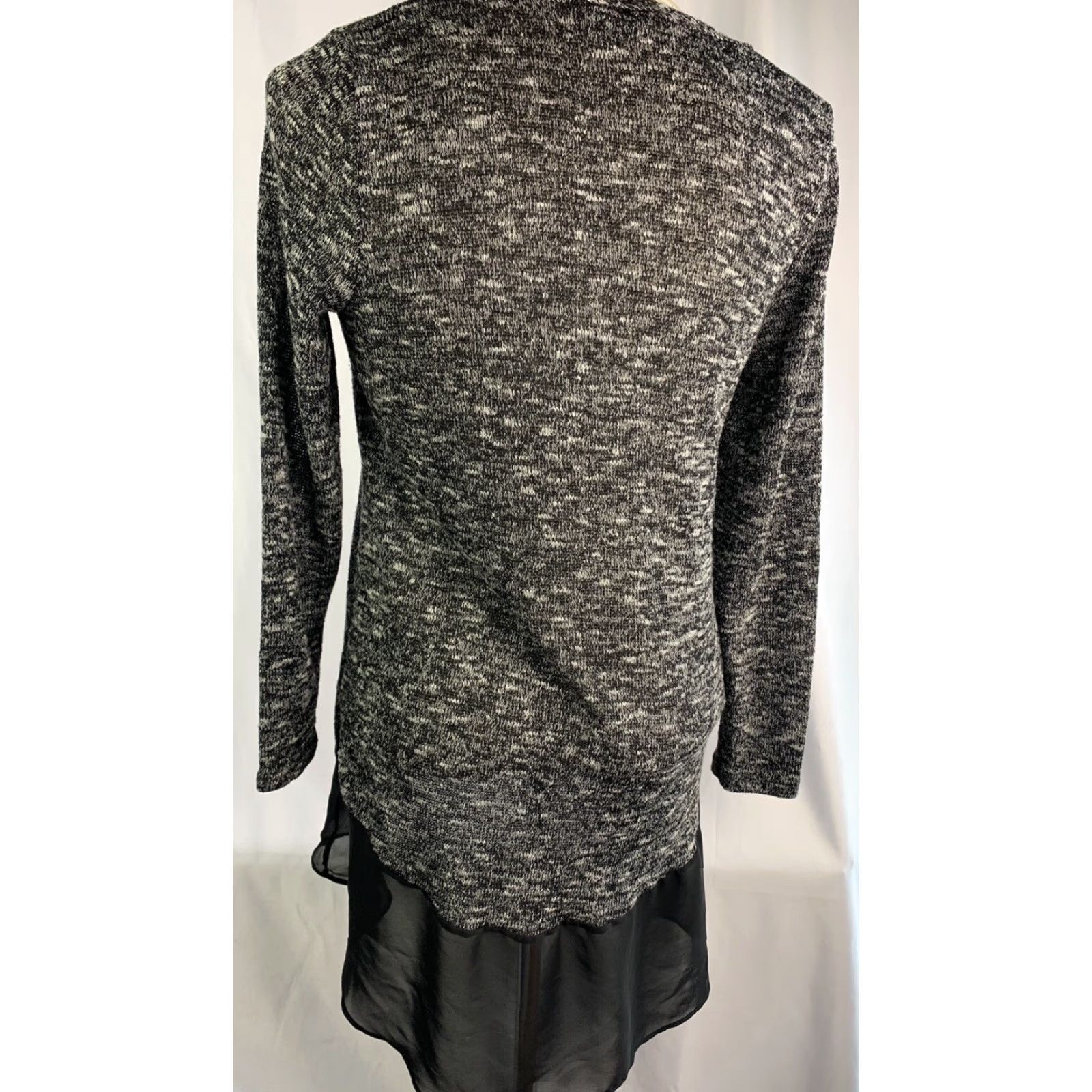 Vintage VINTAGE Small Charming Charlie Black Marled Knit Flounce Hem Women's Lightweight Sweater Size S / US 4 / IT 40 - 4 Thumbnail