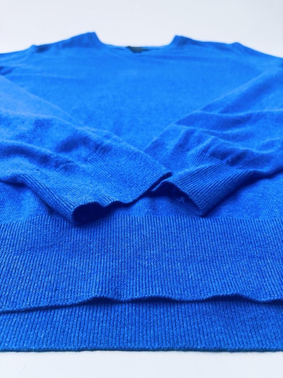 Banana Republic Banana Republic Luxury Blend V-neck Sweater XL Royal Blue Size US XL / EU 56 / 4 - 3 Thumbnail