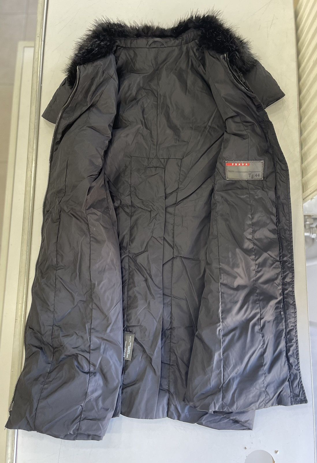 Prada Prada avant garde puffer down vest gilet with fur collar Size M / US 6-8 / IT 42-44 - 4 Thumbnail