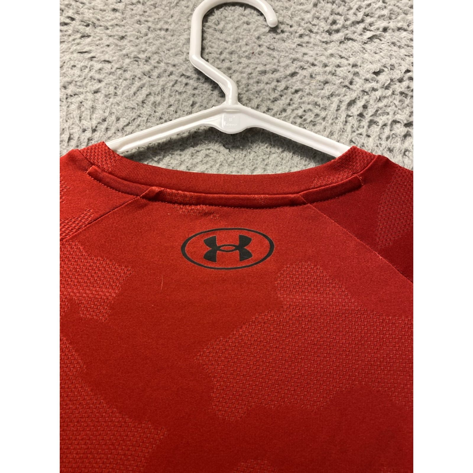 Under Armour VINTAGE? Wait, not vintage. Under Armour HeatGear Shirt Red Mens Large Short Sleeve Activewear T-Shirt, Crew Neck, Polyester Blend, Regular Fit, 33-74 Size US L / EU 52-54 / 3 - 8 Thumbnail