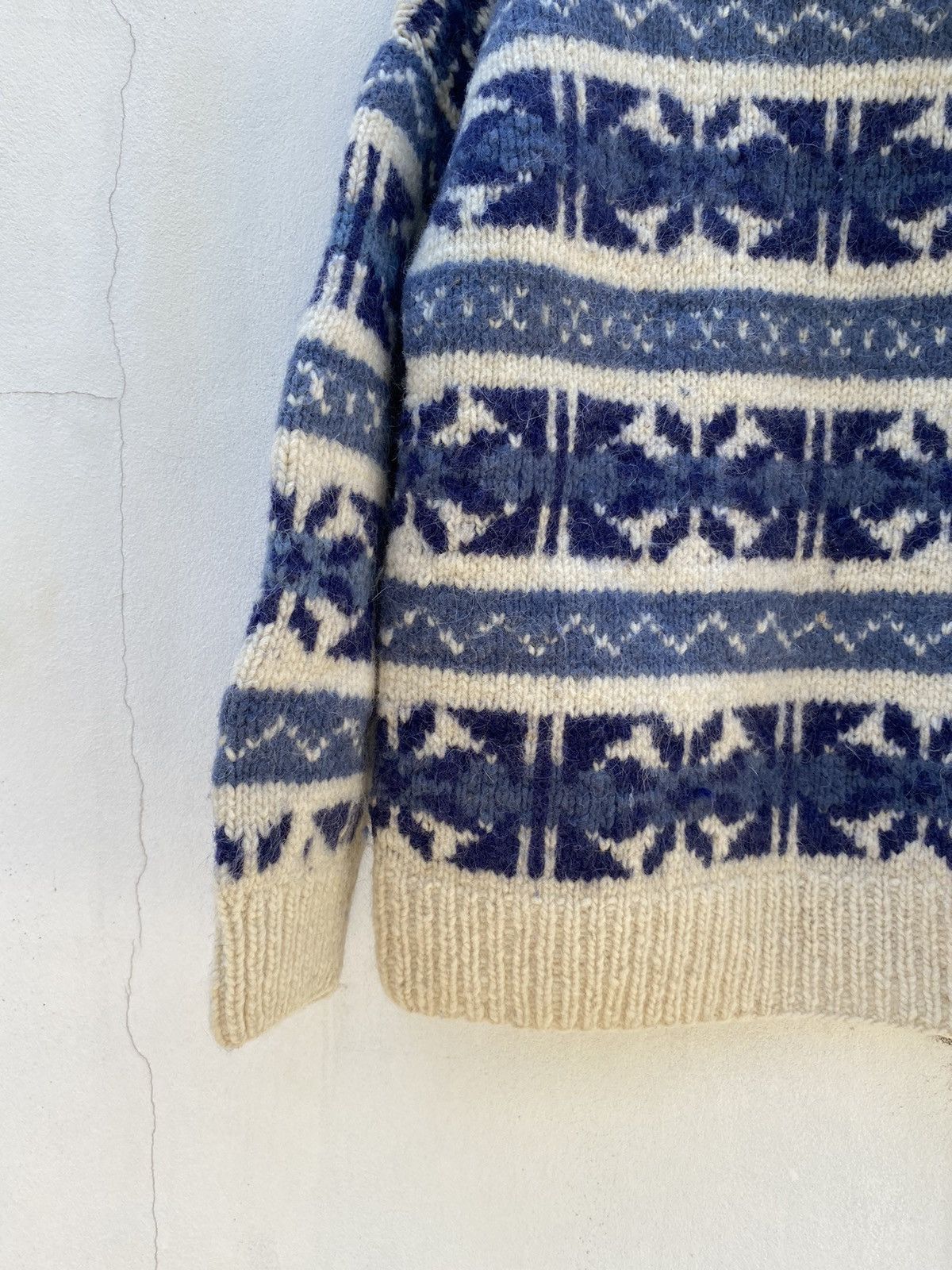Designer × Vintage ARTESANIAS ECUADOR Blue and Cream Nordic Knit Sweater Size US S / EU 44-46 / 1 - 8 Thumbnail