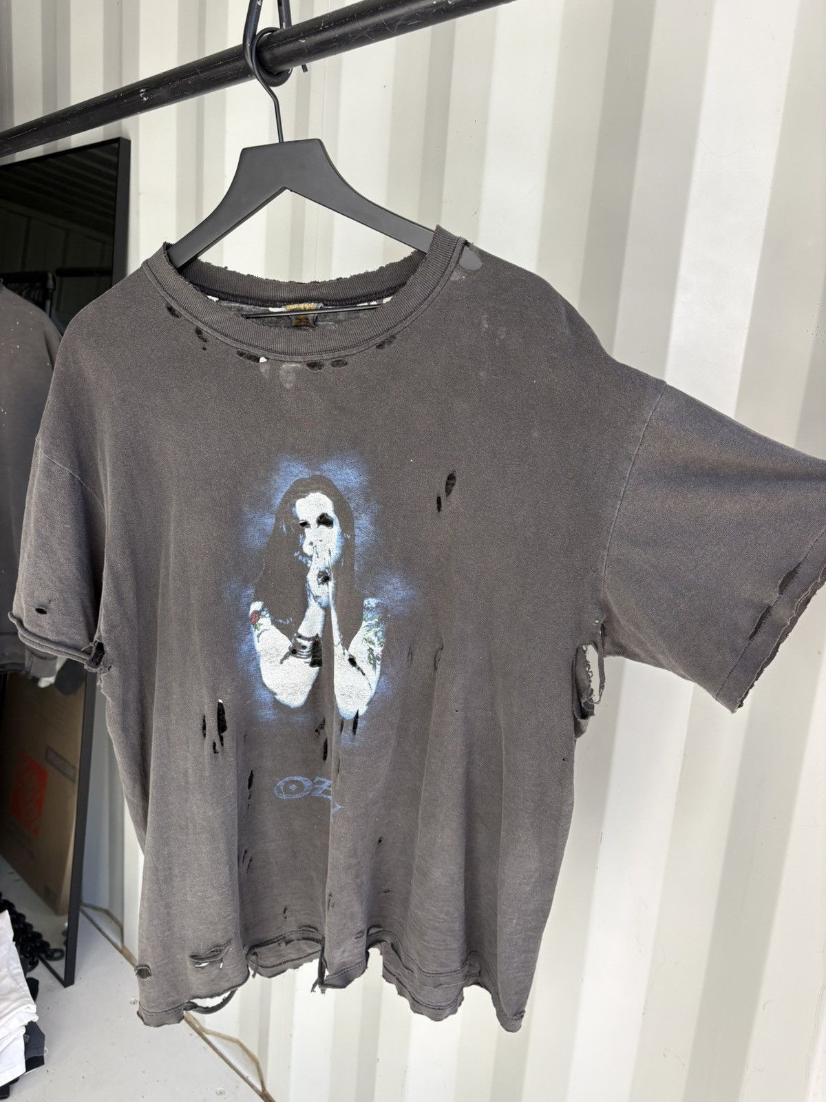 Band Tees Vintage Ozzy Thrashed Faded Distressed GRUNGE Shirt Band Size US XL / EU 56 / 4 - 2 Thumbnail