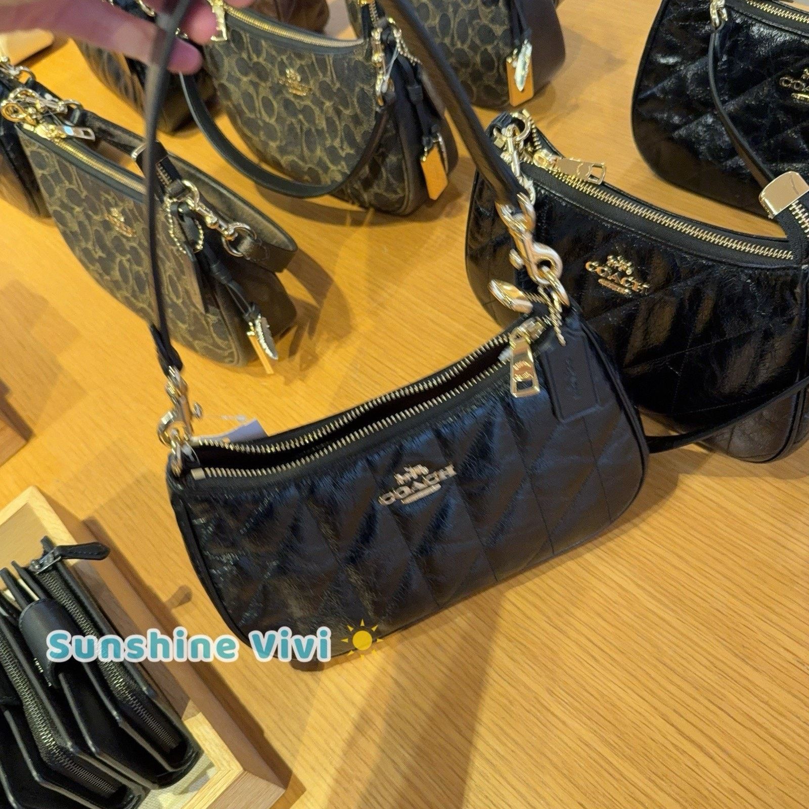 Coach NWT Coach CDY83 Teri Shoulder Bag Gold/Black Crinkle leather Size ONE SIZE - 7 Thumbnail