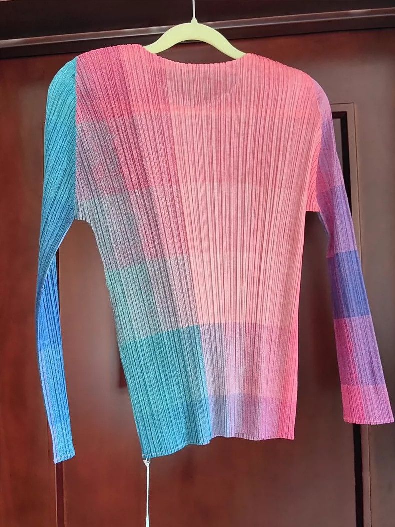 Issey Miyake Issey Miyake size:3 Light blue rainbow photon Mosaic top Size S / US 4 / IT 40 - 5 Thumbnail