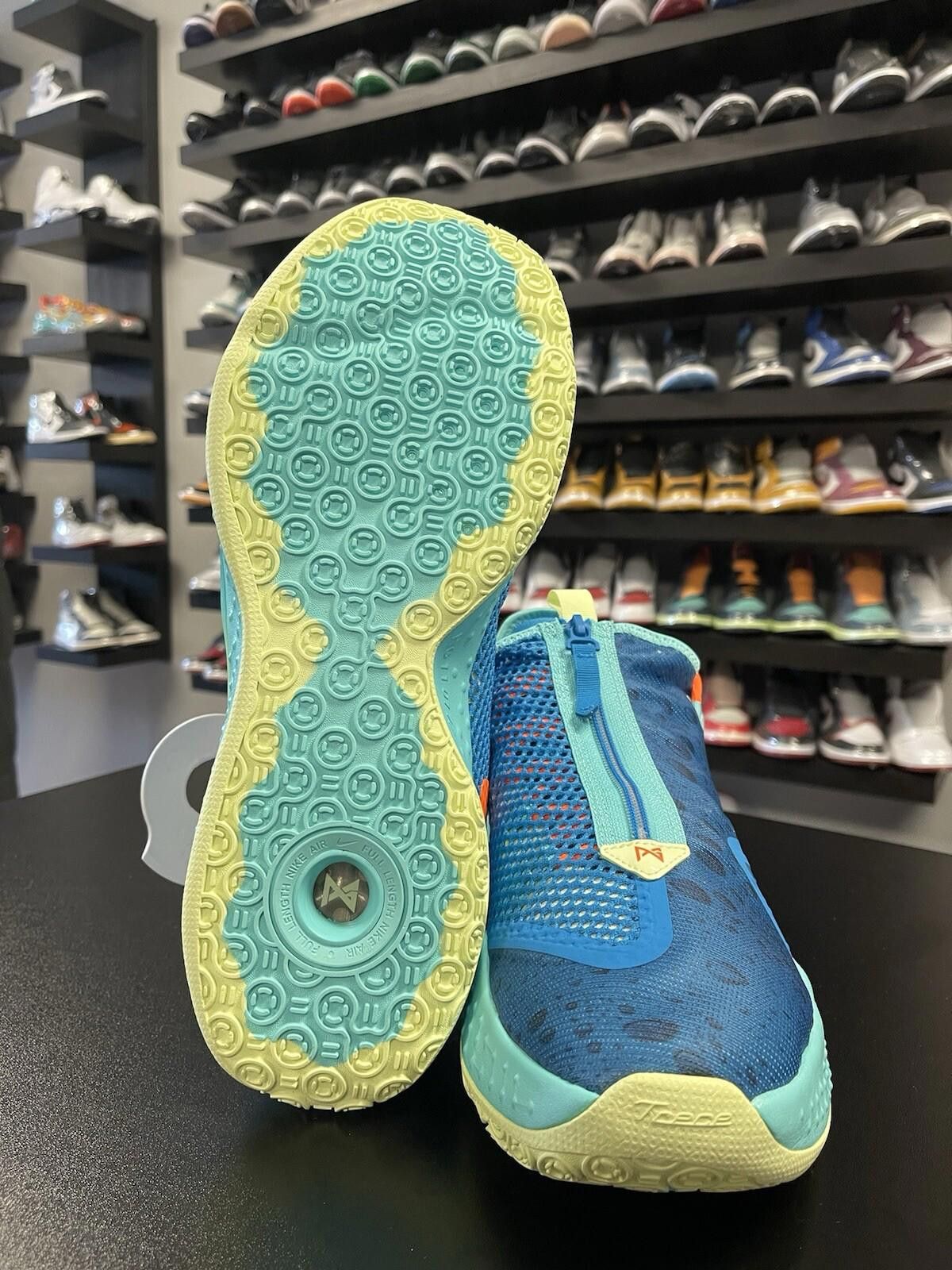 Nike Size 12 - Nike PG 4 x NBA 2K20 Gatorade 2K Gamer Exclusive Size US 12 / EU 45 - 9 Thumbnail
