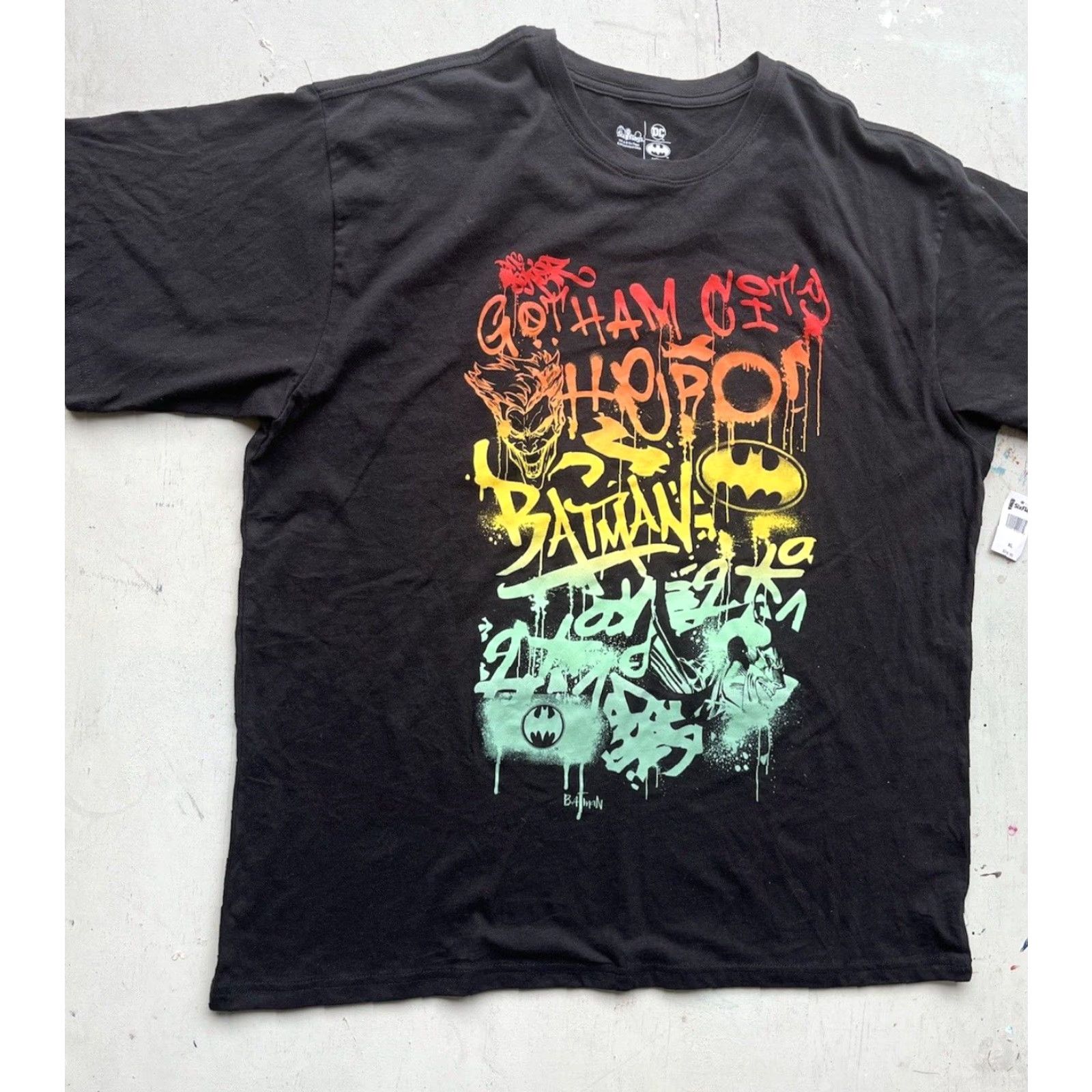 DC Comics Six Flags x DC Comics T-Shirt Men’s Black Batman Graffiti XL Gotham Bale Joker Shirt Size US XL / EU 56 / 4 - 4 Thumbnail