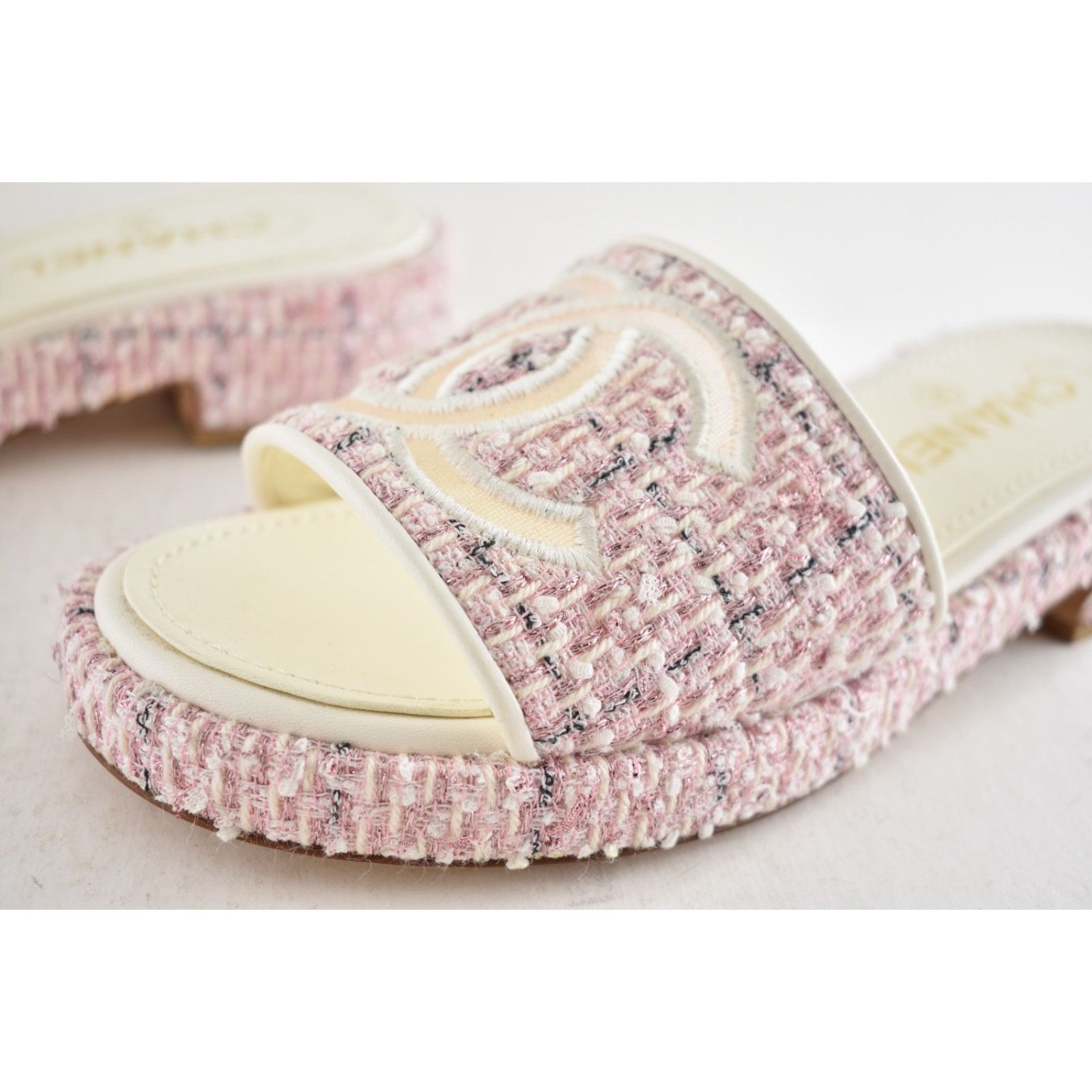 Chanel Chanel 20P Pink White Tweed Mesh CC Logo Slide Slip On Size US 6 / IT 36 - 13 Thumbnail
