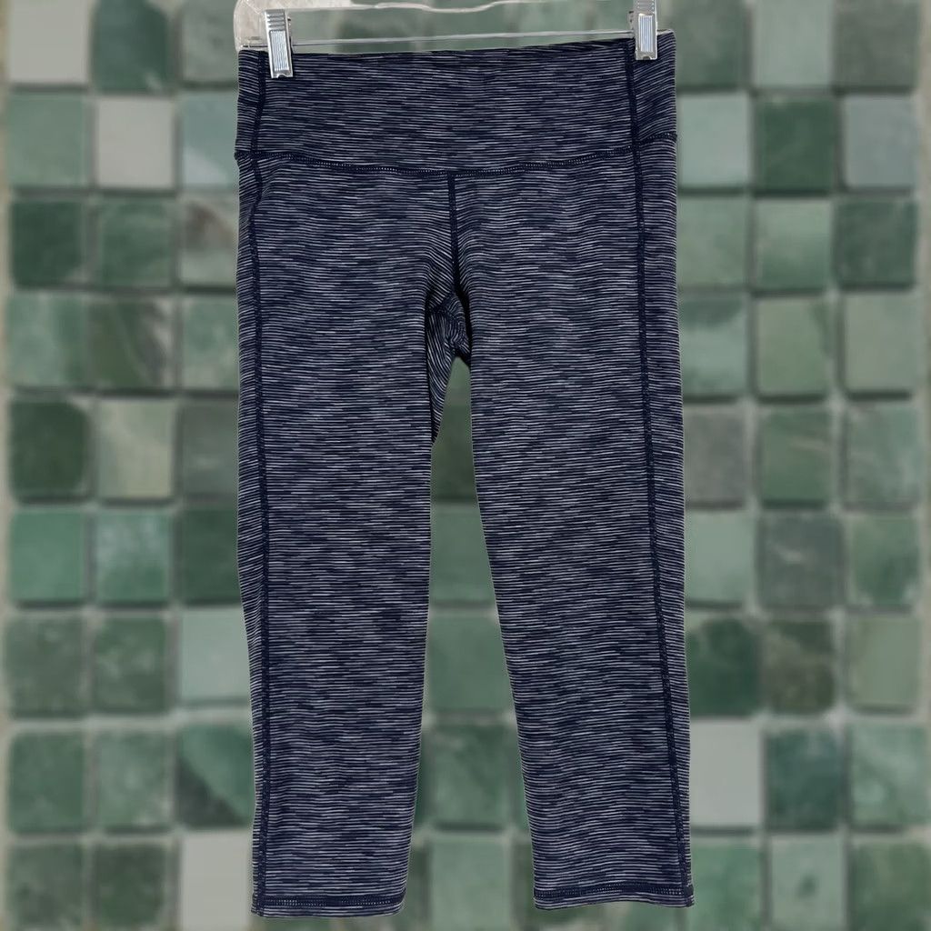 Athleta VINTAGE Athleta Womens Leggings Small Gray Black Pattern Cropped Yoga Workout Pants Size 28" / US 6 / IT 42 - 1 Thumbnail