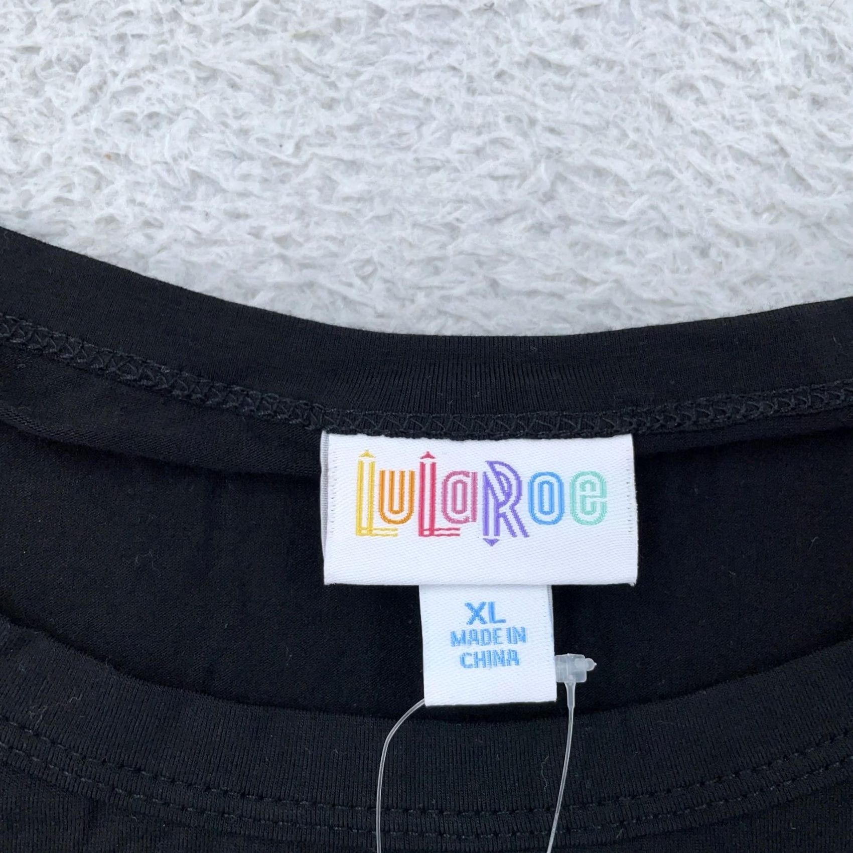 Vintage LuLaRoe Alli Shirt Womens XL Black Crewneck Short Sleeve Soft Rayon Spandex Tee Size XL / US 12-14 / IT 48-50 - 6 Thumbnail