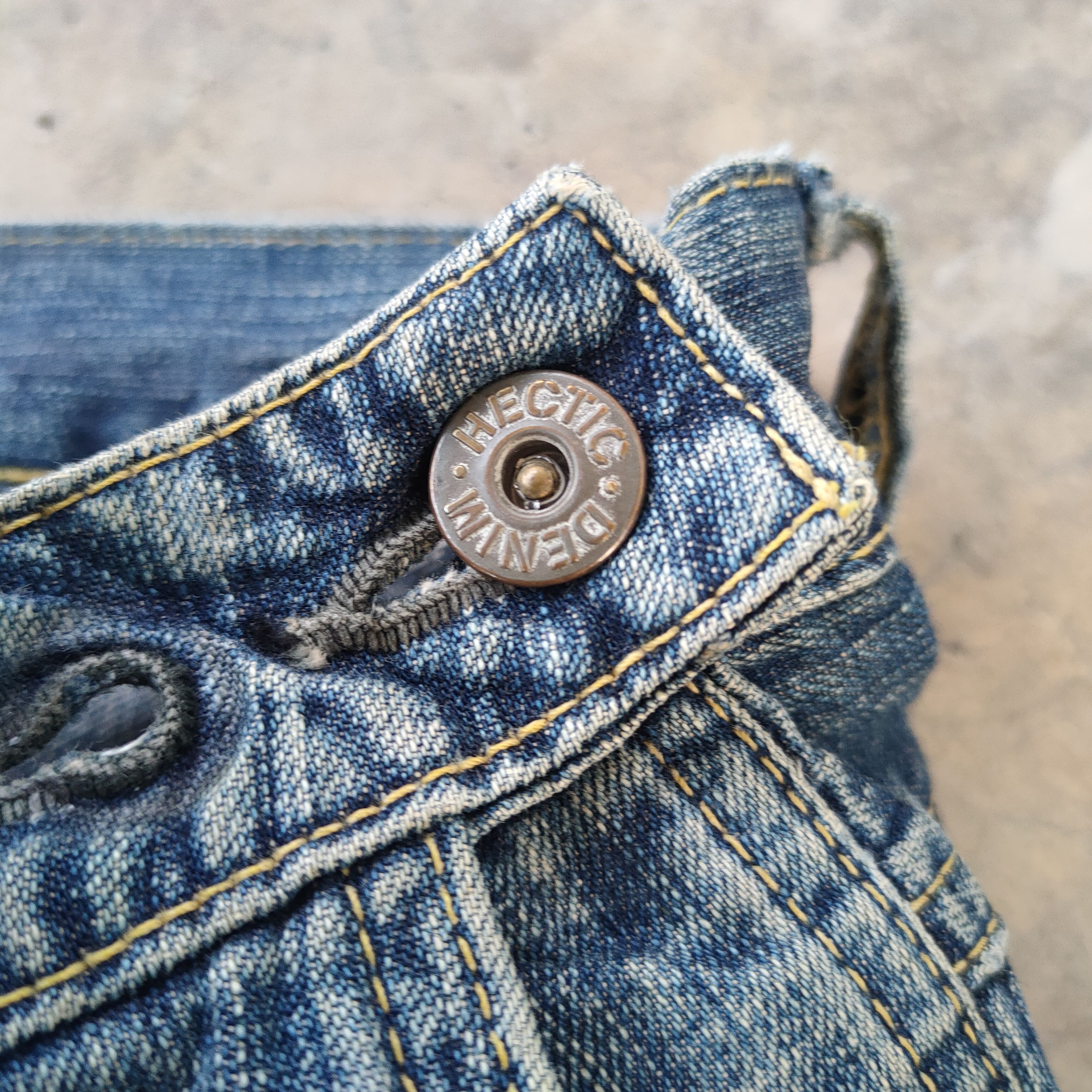 Japanese Brand W38 HECTIC VINTAGE RIPPED FADED JEANS PANTS Size US 38 / EU 54 - 7 Thumbnail