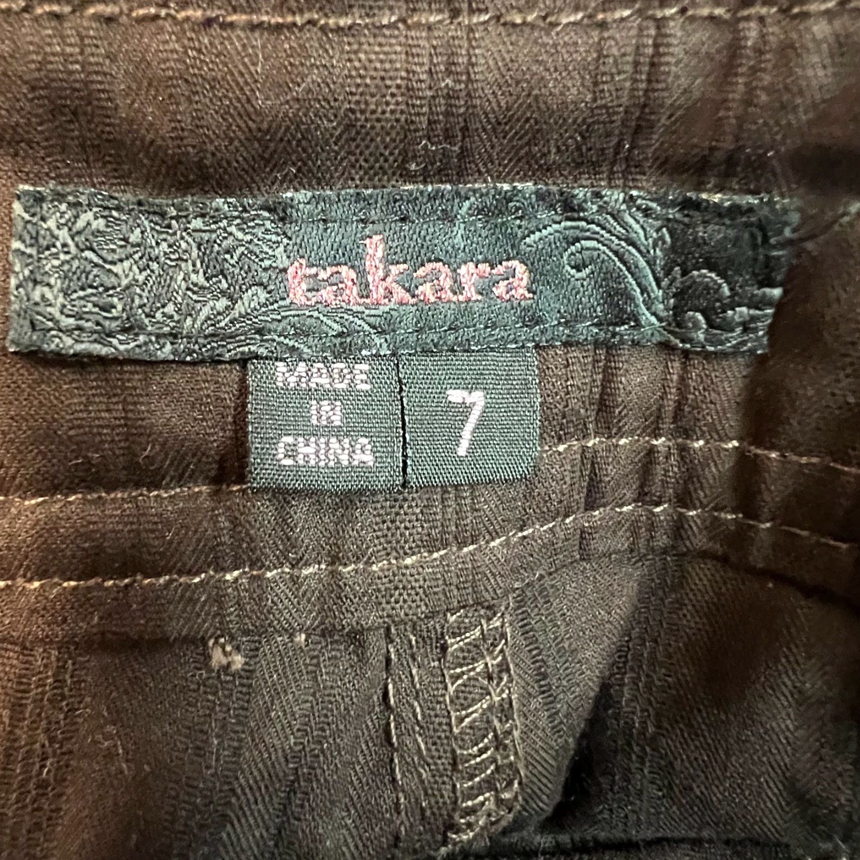 Vintage Takara Womens Capri Pants Regular Fit Brown 13 Inseam Cuffed Hem Zip Pockets Belt Loops 22x13 7 Cotton Spandex Size 28" / US 6 / IT 42 - 5 Thumbnail