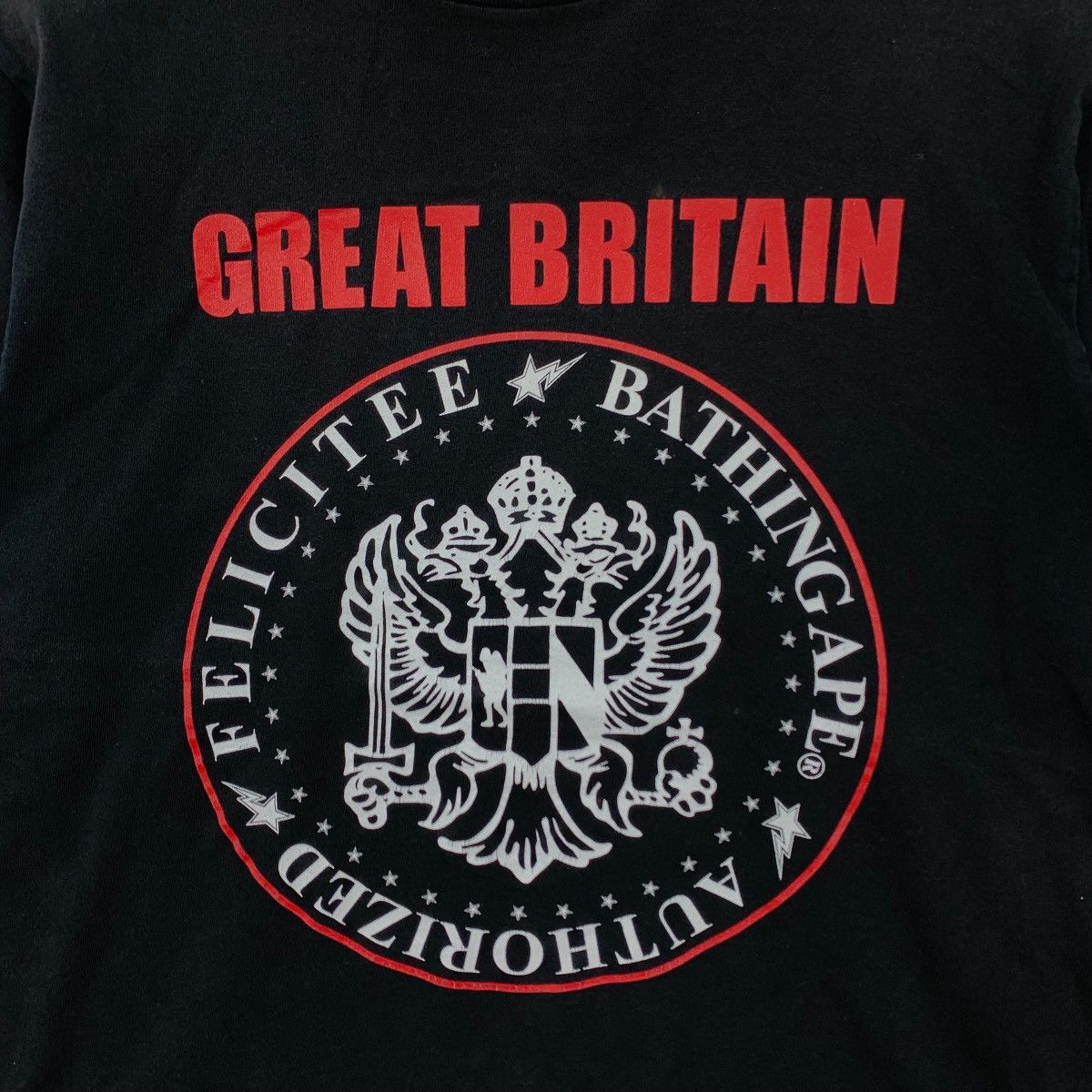Vintage Vintage 90s A BATHING APE Great Britain Ramones Japan TShirt Size US M / EU 48-50 / 2 - 3 Thumbnail