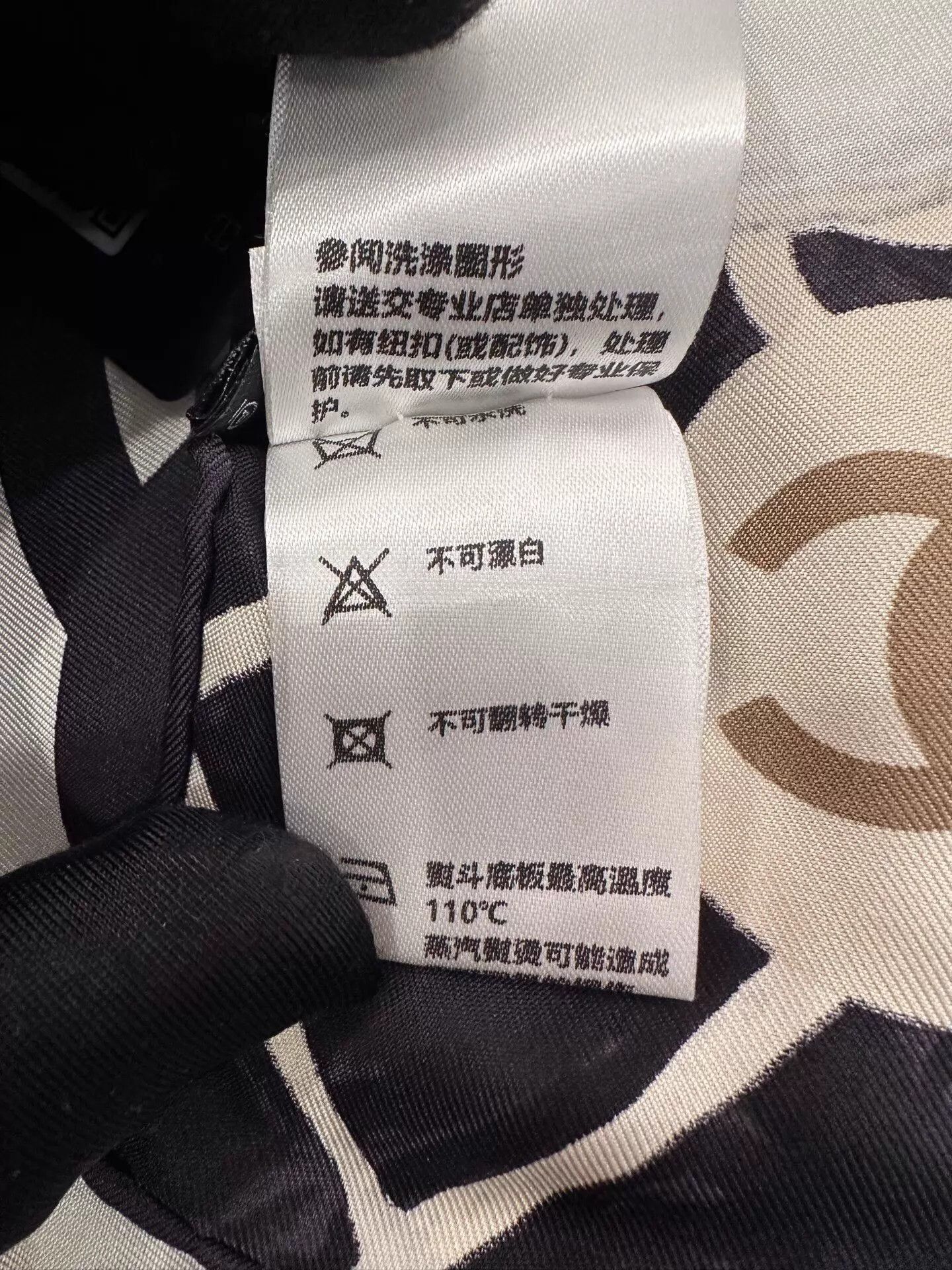 Chanel Chanel Camellia CC print silk scarf black white new Size ONE SIZE - 9 Thumbnail