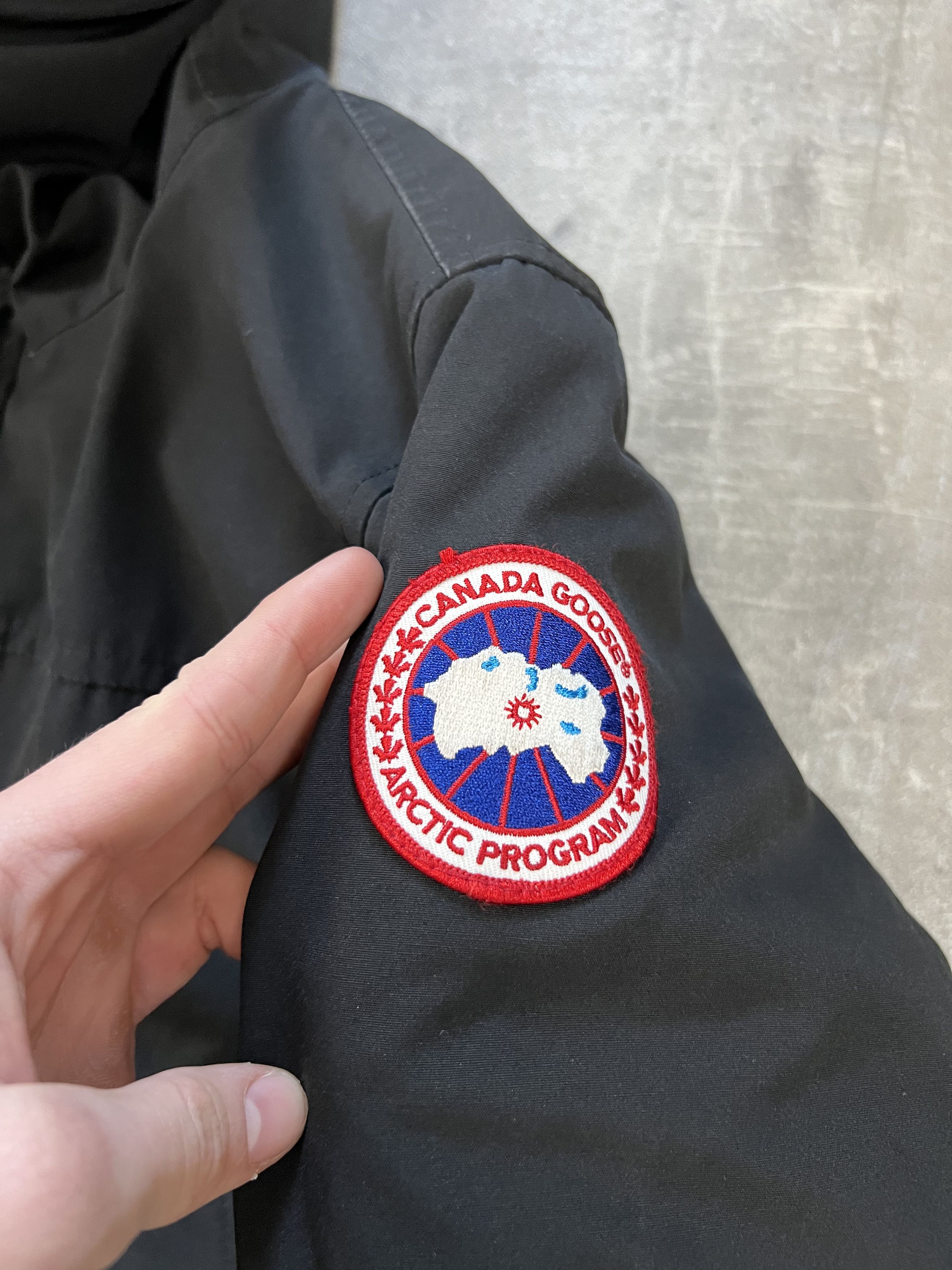 Canada Goose canada goose puffer parka size M-L luxury Size M / US 6-8 / IT 42-44 - 2 Thumbnail