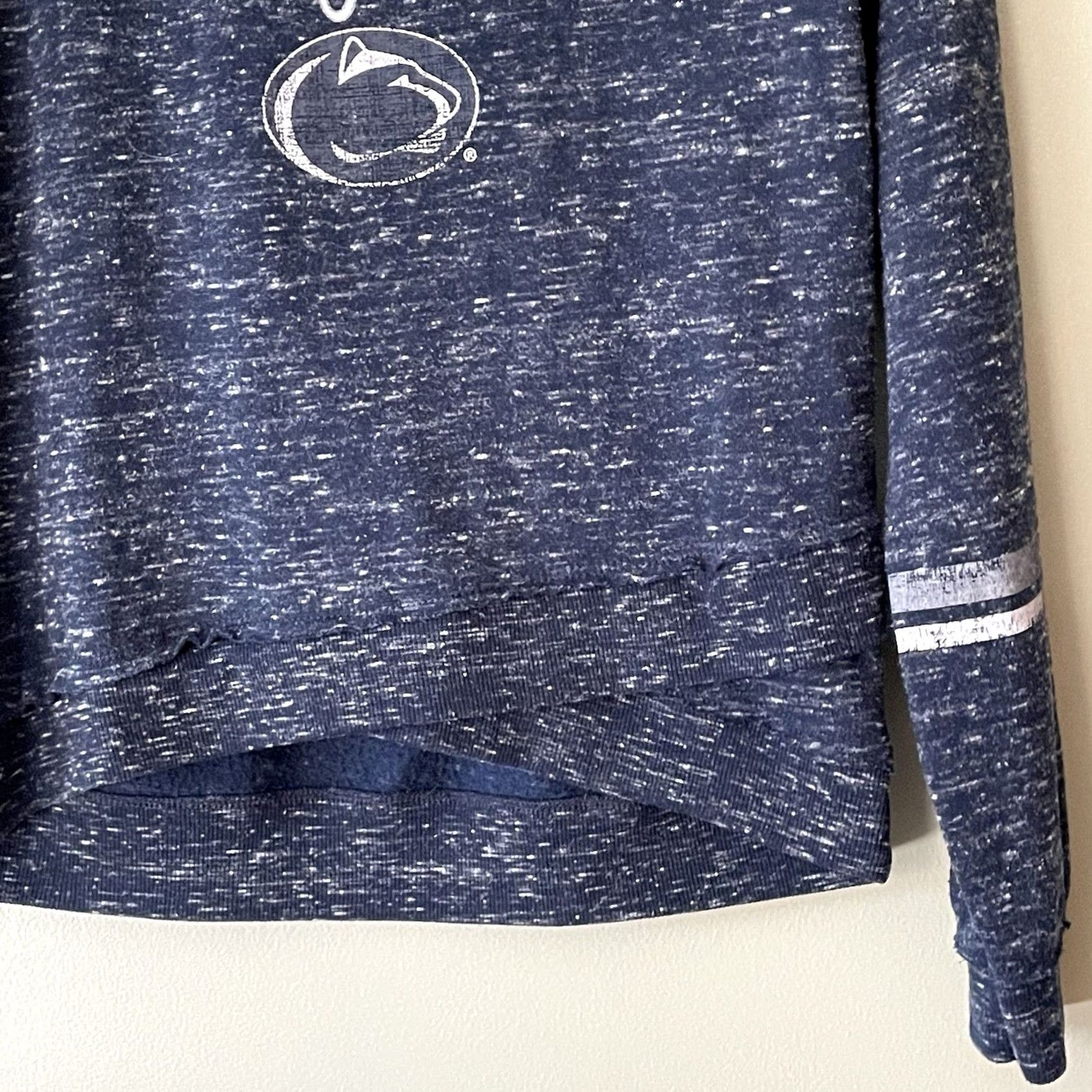 Vintage VINTAGE Penn State Tee Woman’s Small Long Sleeve Blue Nittany Lions Graphics Comfy Cozy Size S / US 4 / IT 40 - 4 Thumbnail