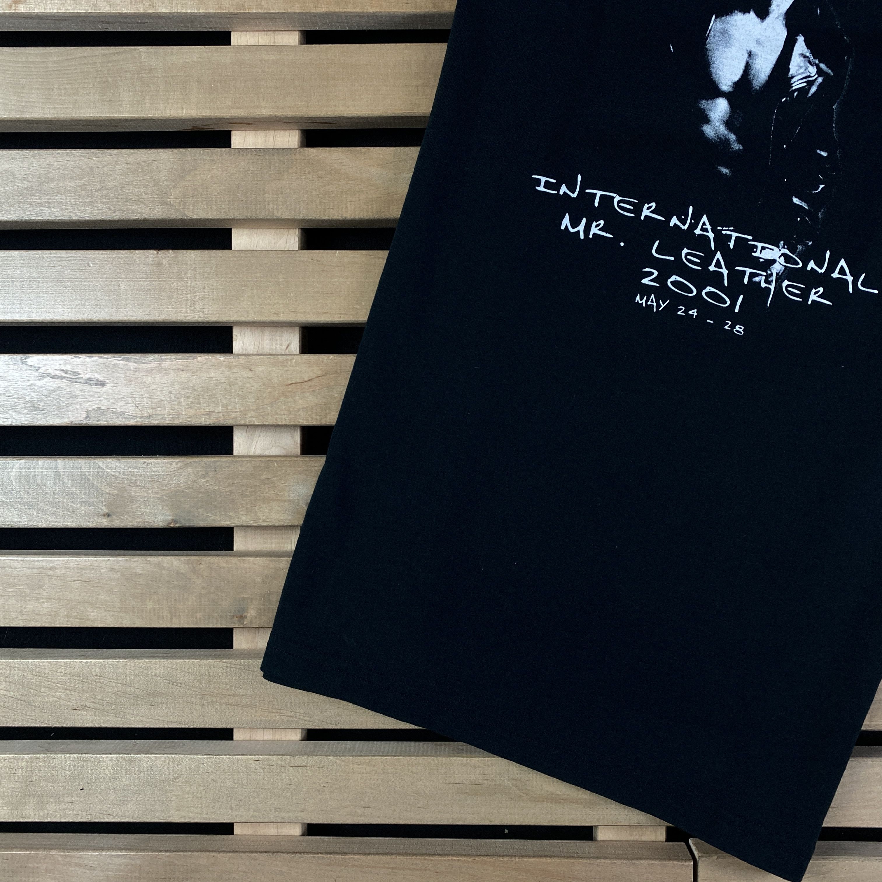 Fruit Of The Loom × Vintage Mens Vintage T-Shirt International Mr.Leather 2001 Size M Size US M / EU 48-50 / 2 - 3 Thumbnail