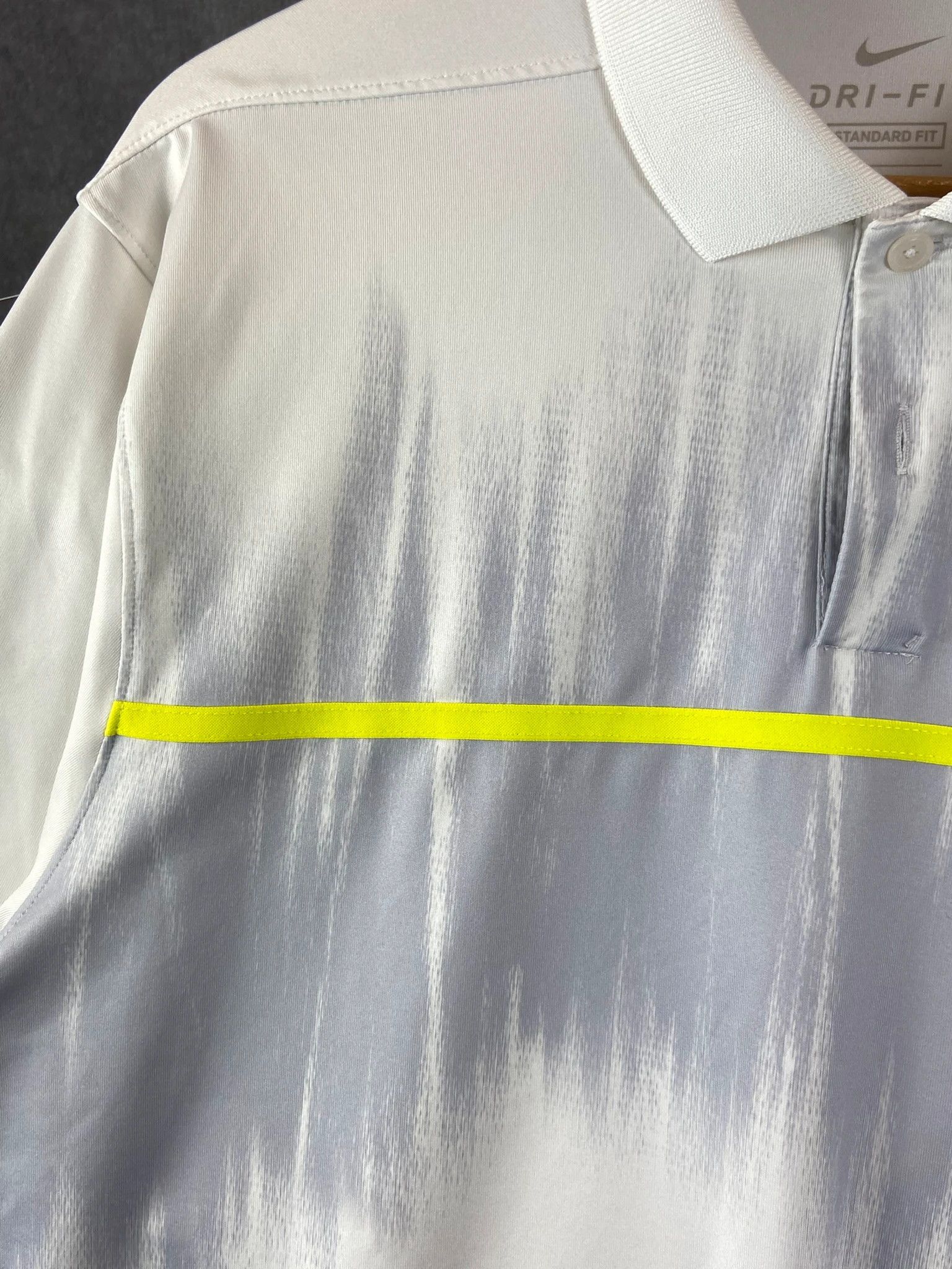 Nike Nike White Sport Polo / Clean Athletic Minimal (M) Size US M / EU 48-50 / 2 - 3 Thumbnail